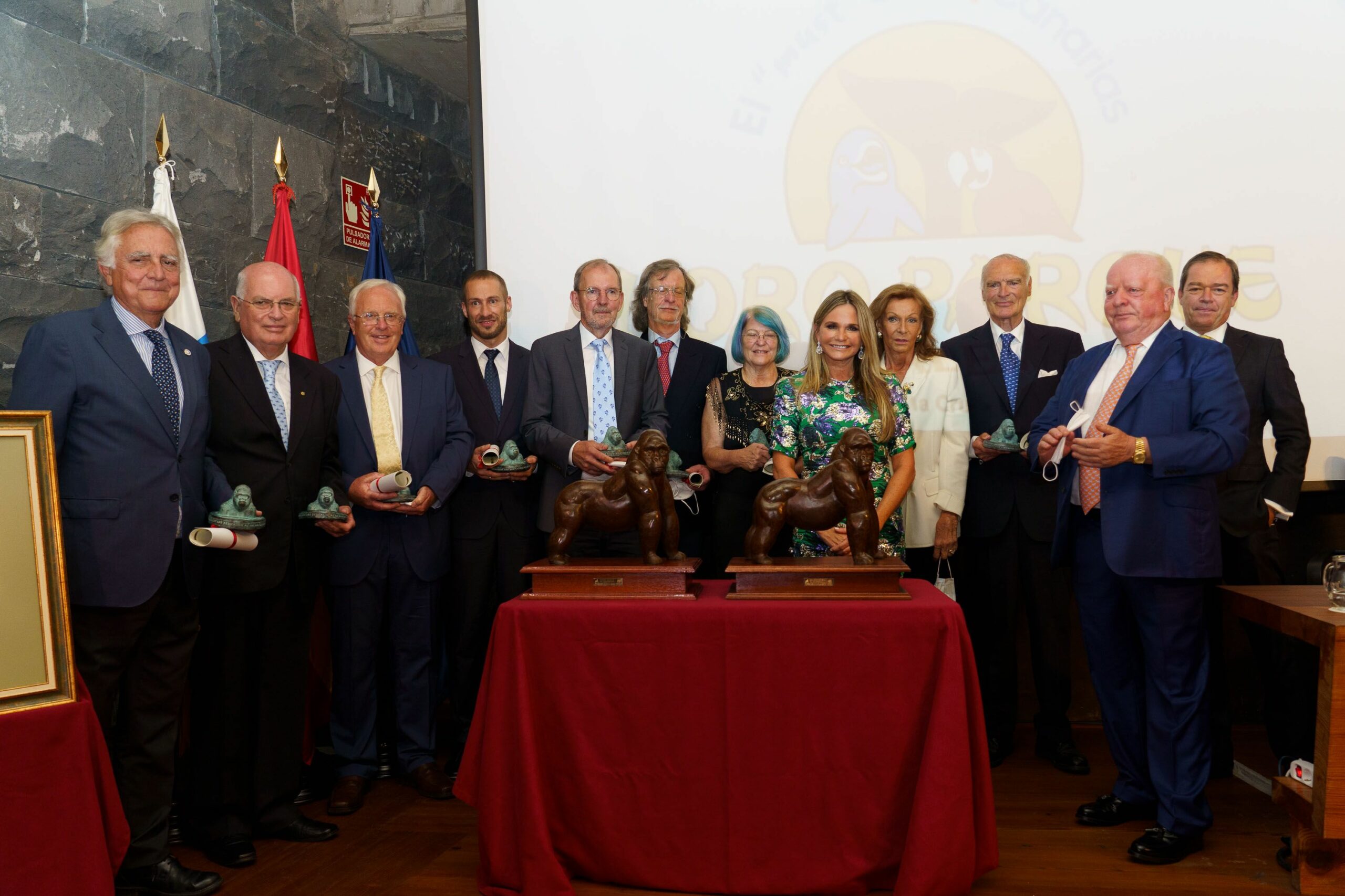 Loro Parque entrega el Premio Gorila a Robin Ganzert y a los consejeros eméritos de Loro Parque Fundación