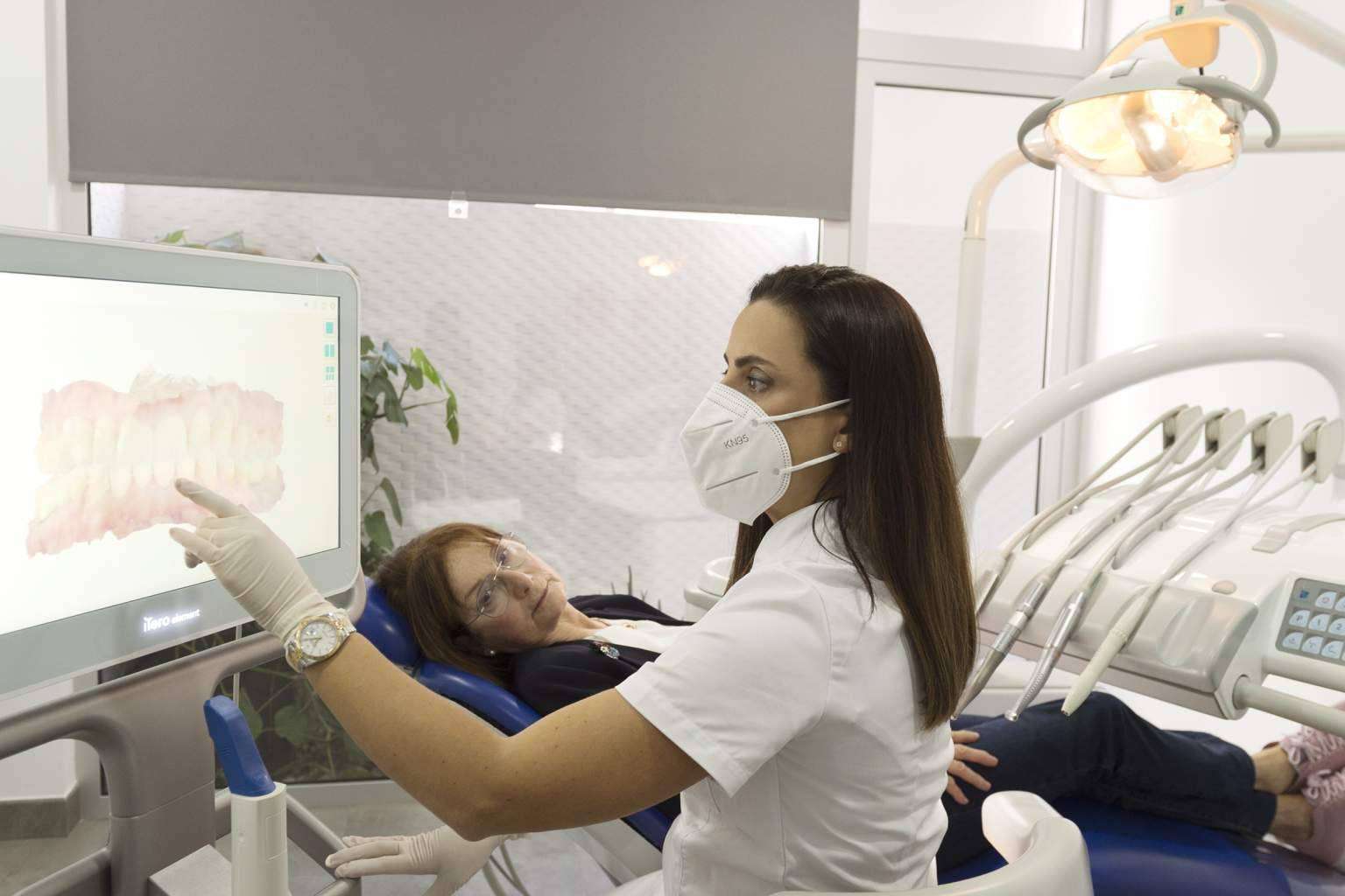 ¿Por qué se debe revisar la salud bucodental regularmente?, por la Clínica Paula Vidal