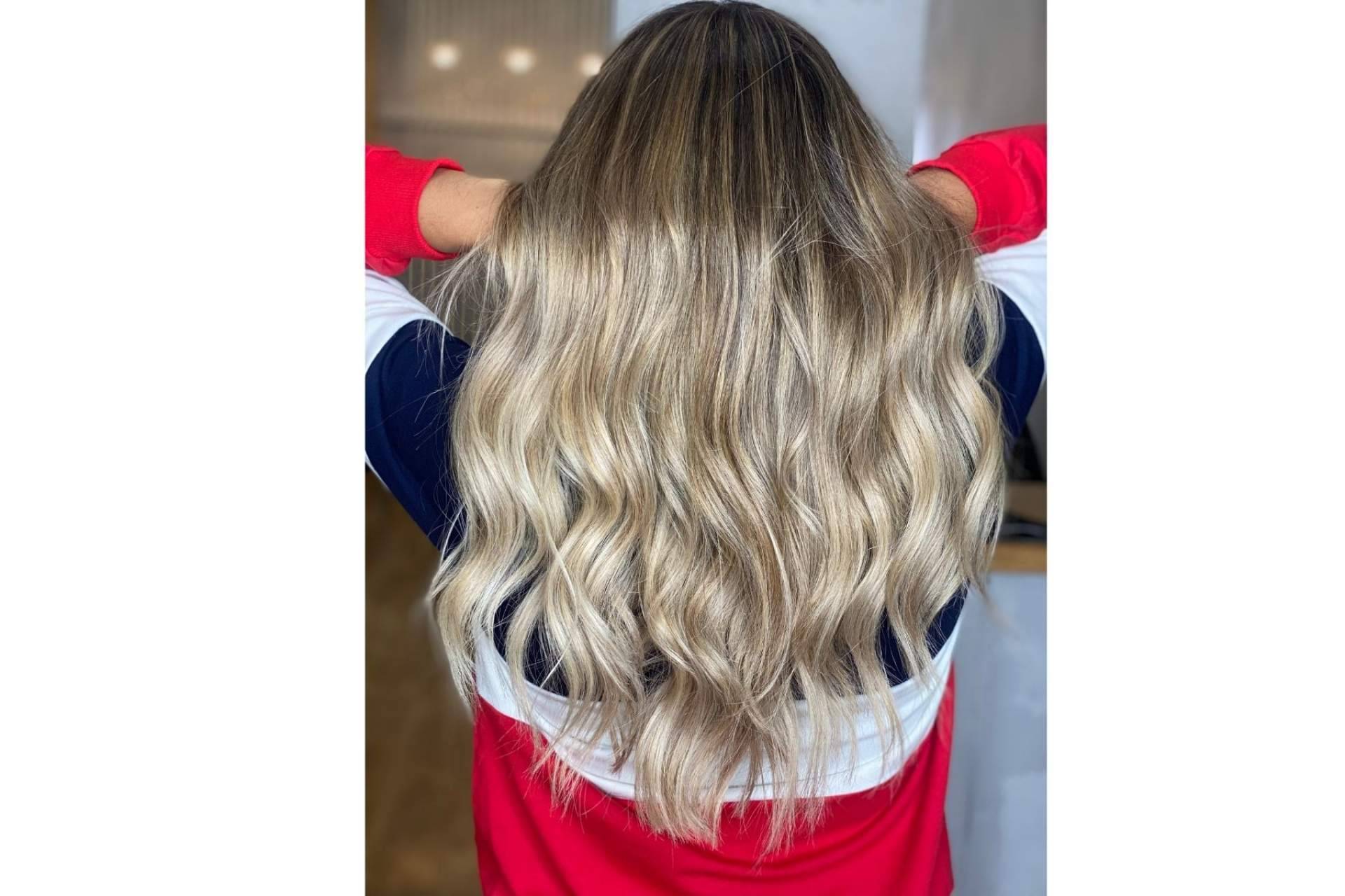 Rubios perfectos llenos de naturalidad en tendencia con DIM Salón