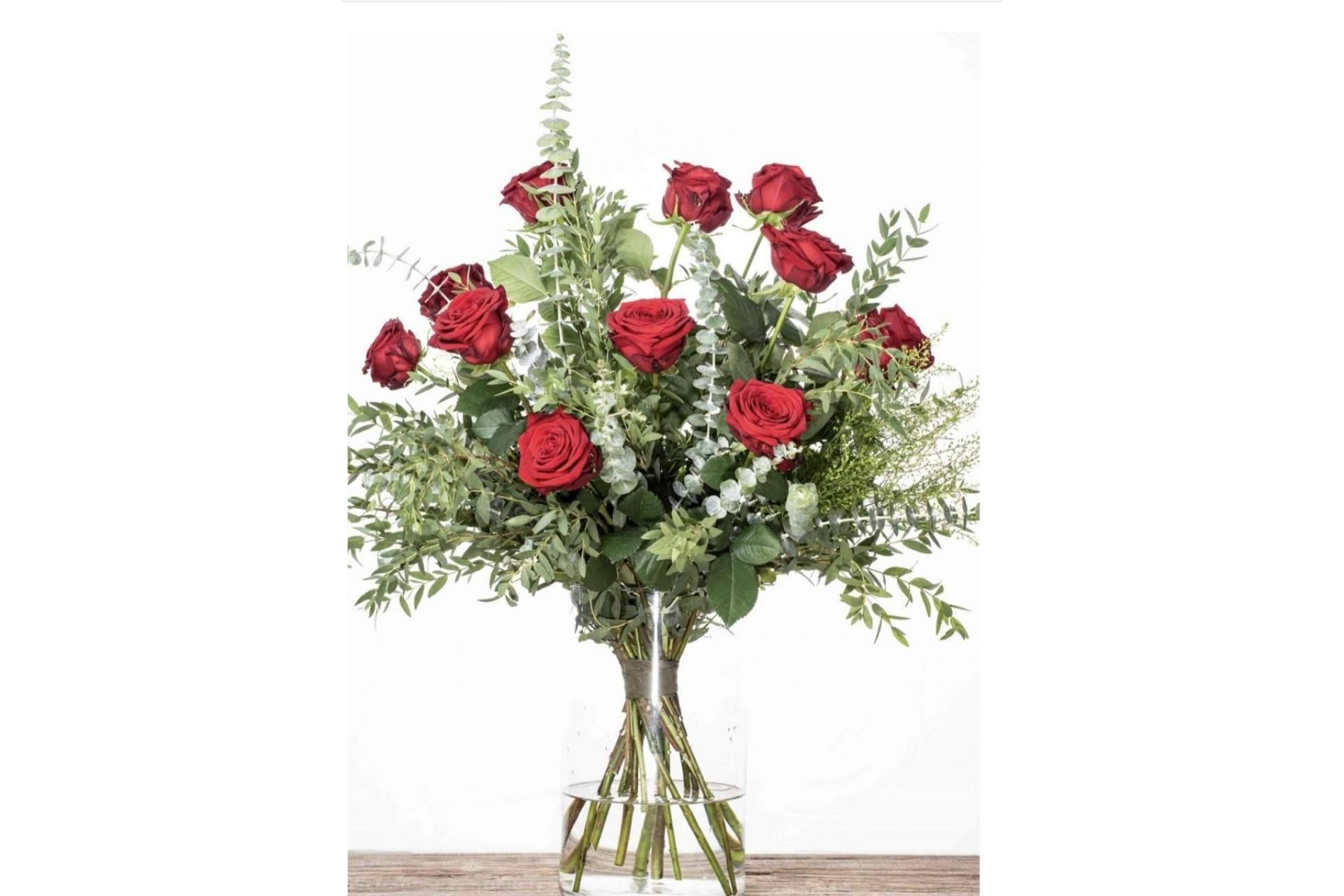 Sorprender a la pareja en el Día de San Valentín con las cajas de flores, cestas y ramos de la floristería Amborella