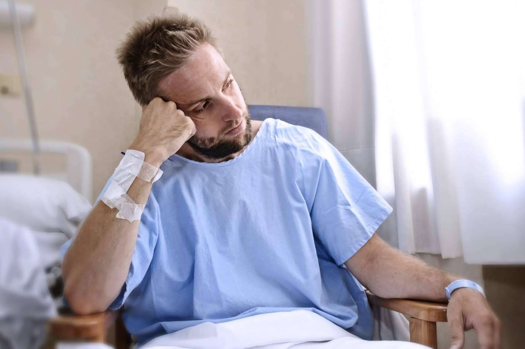 Maldita Hernia ofrece camisones hospitalarios