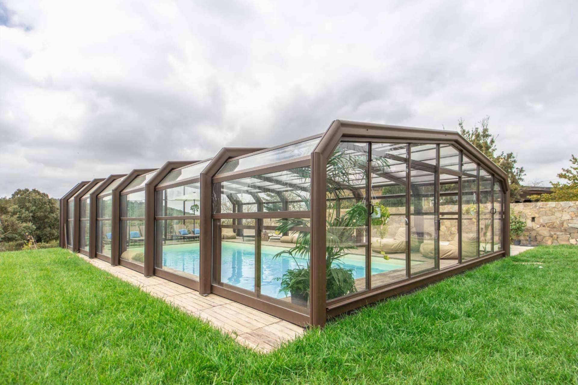 COVERTTO ofrece cubiertas para piscinas en aluminio