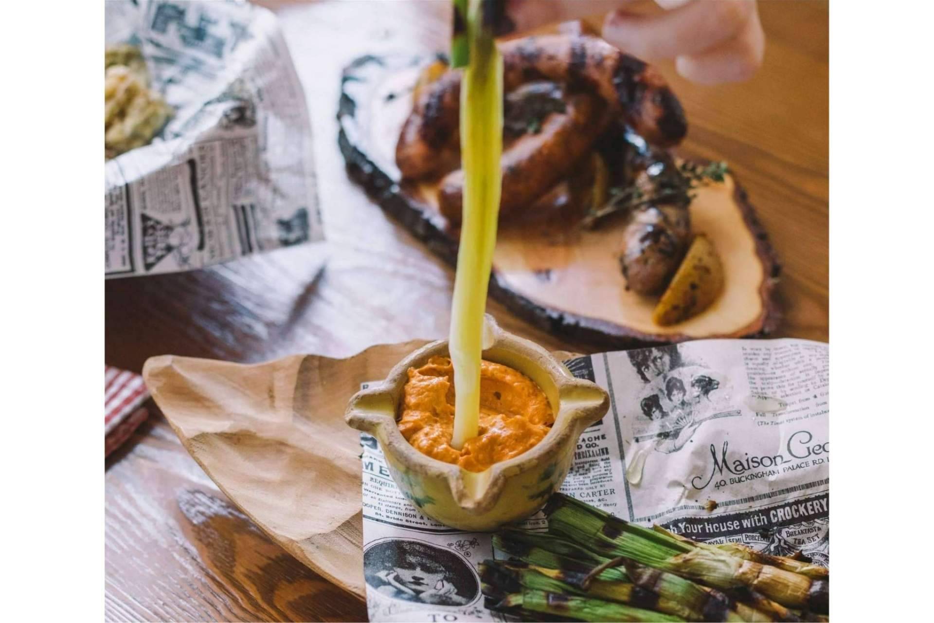 El restaurante Vic Brasería ya incluye los calçots en su menú de temporada