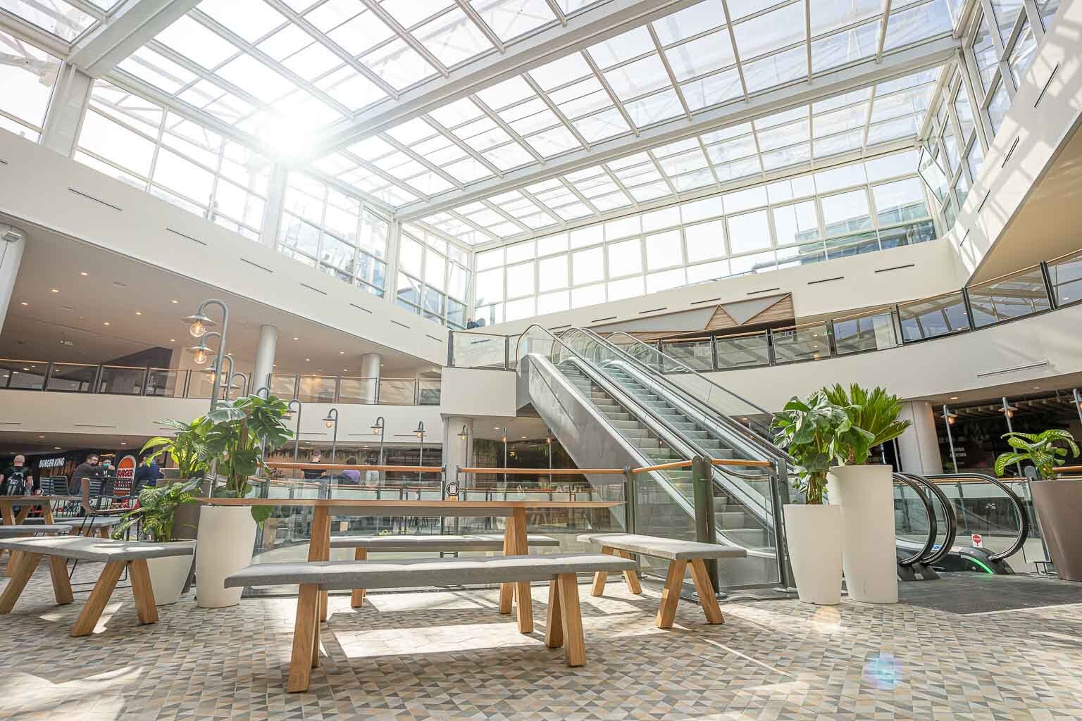 Luz y gastronomía llegan al corazón de L’Hospitalet con la renovación de La Farga