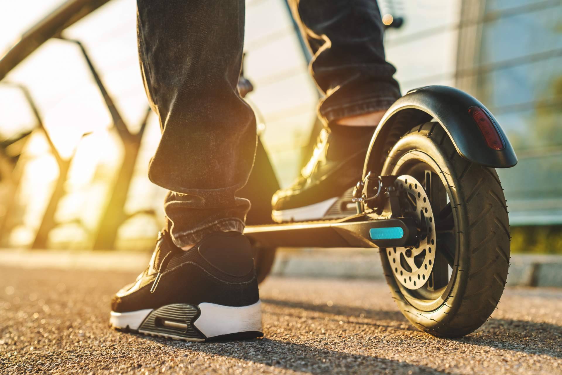 Ir seguro por Barcelona en patinete eléctrico con la cobertura integral de la empresa LYNX