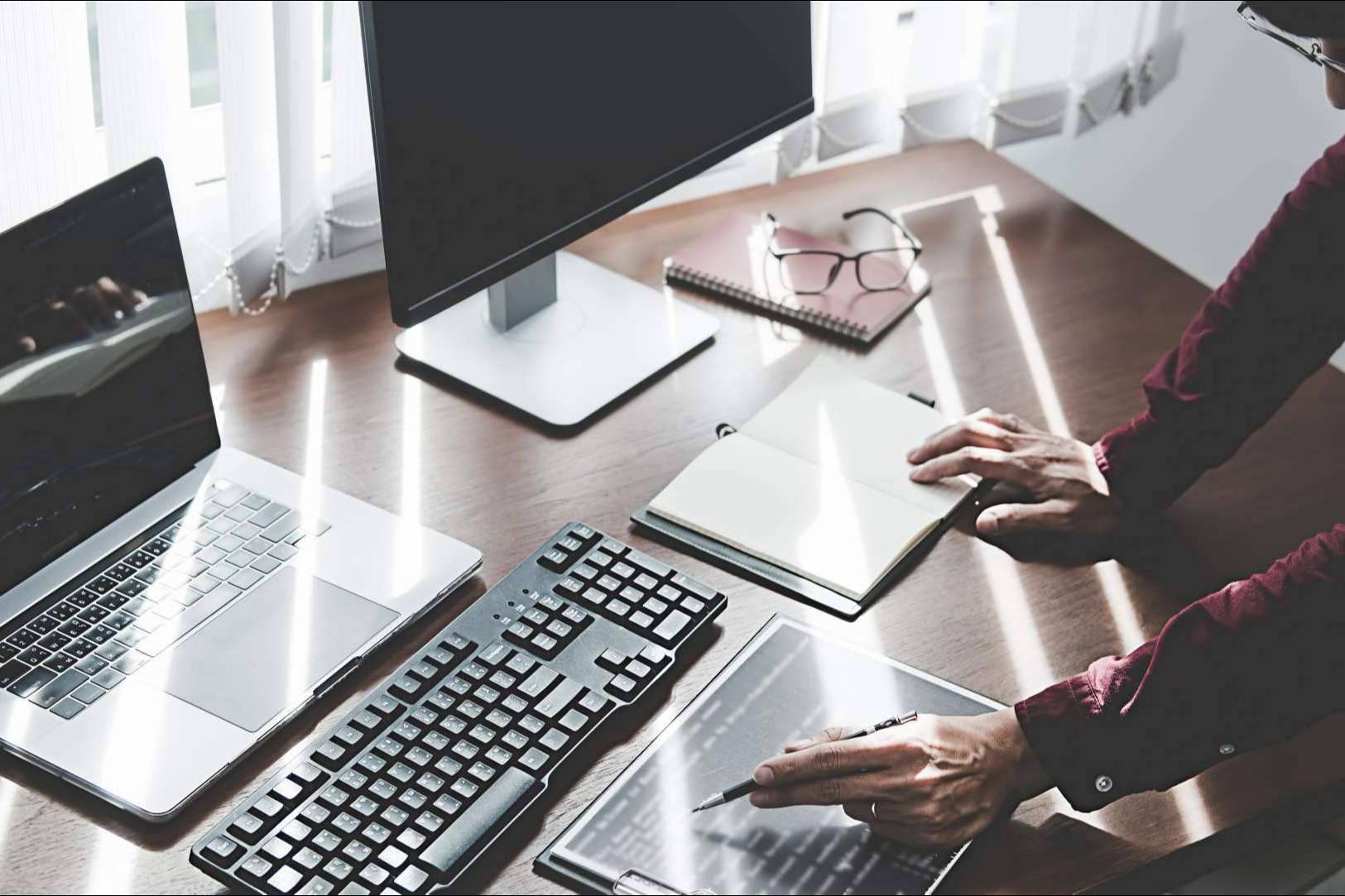 Páginas web para mejorar el posicionamiento de los despachos de abogados ante la competencia