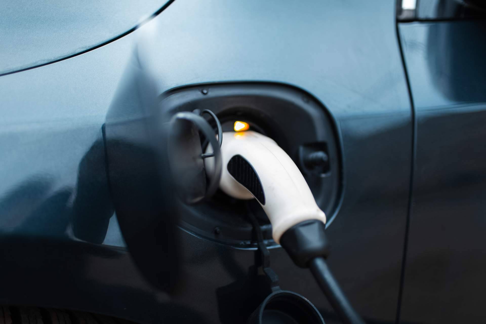 Puntos de recarga para vehículos eléctricos en aparcamientos con más de 20 plazas