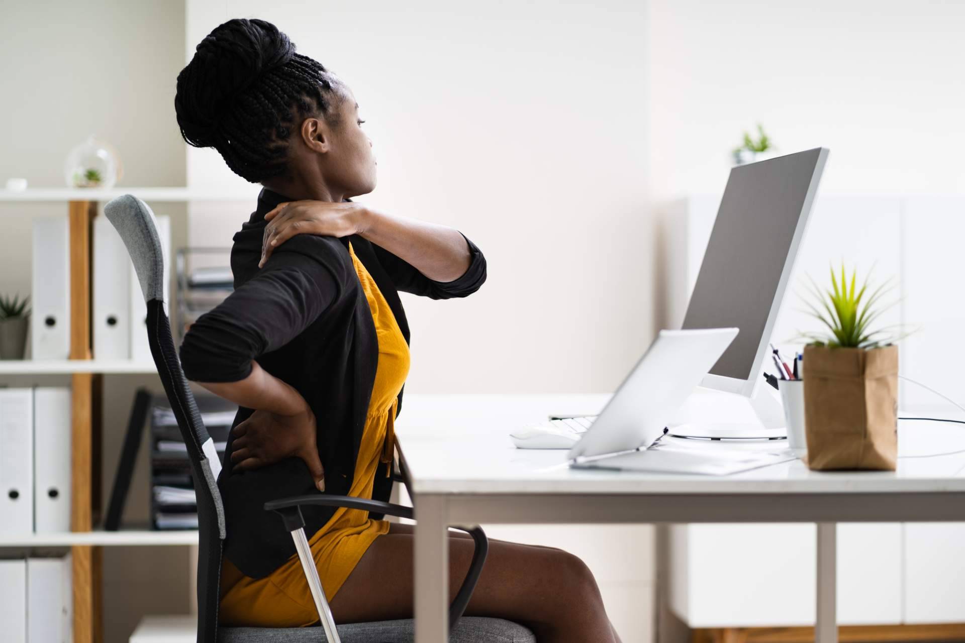La importancia de trabajar en una silla ergonómica, por 6mejores.top