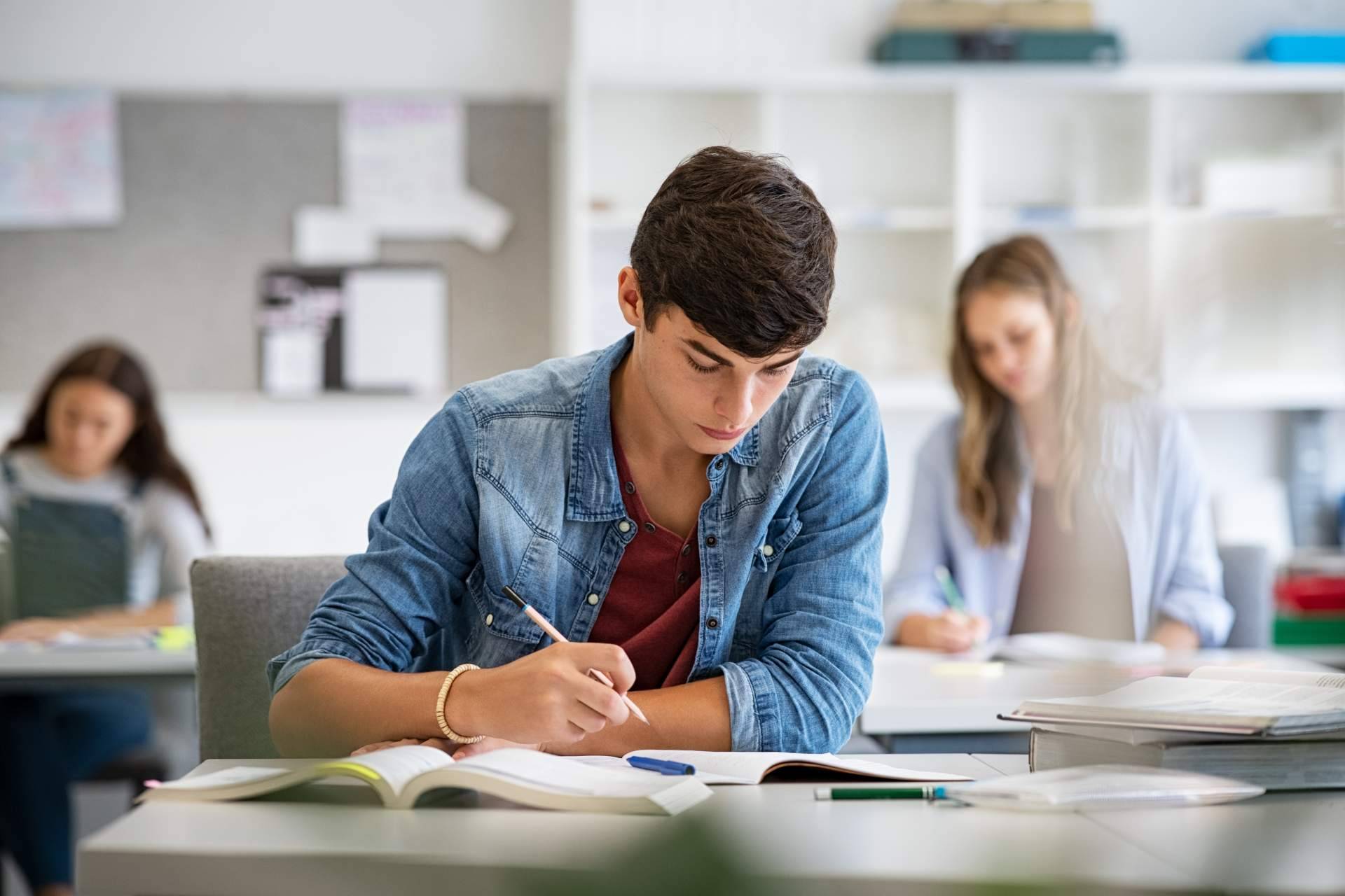 Los descuentos en tutorías de la academia de TFG, Ayuda Universitaria