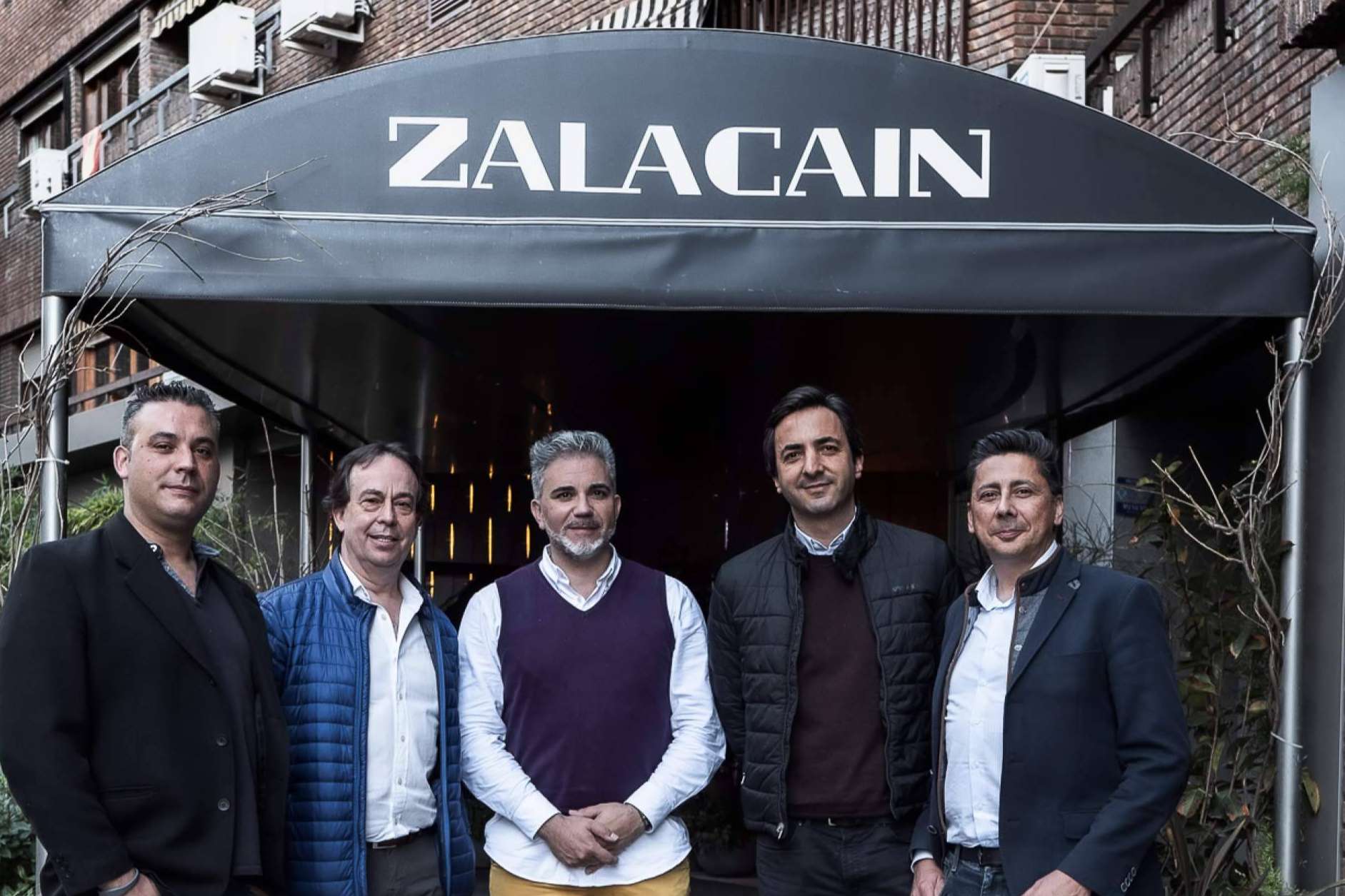 Las enseñas Gambrinus, Cruz Blanca y Oficial Irish Pub ofrecen toda la línea de Kachopo King