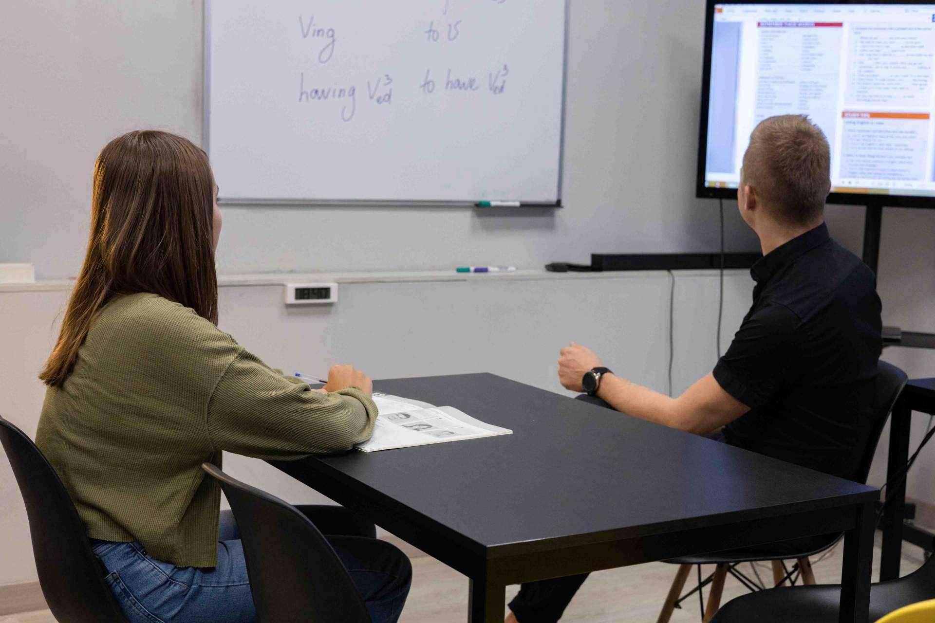 Bravo Academy ofrece clases de inglés online y presenciales para adaptarse a los requisitos de cada alumno