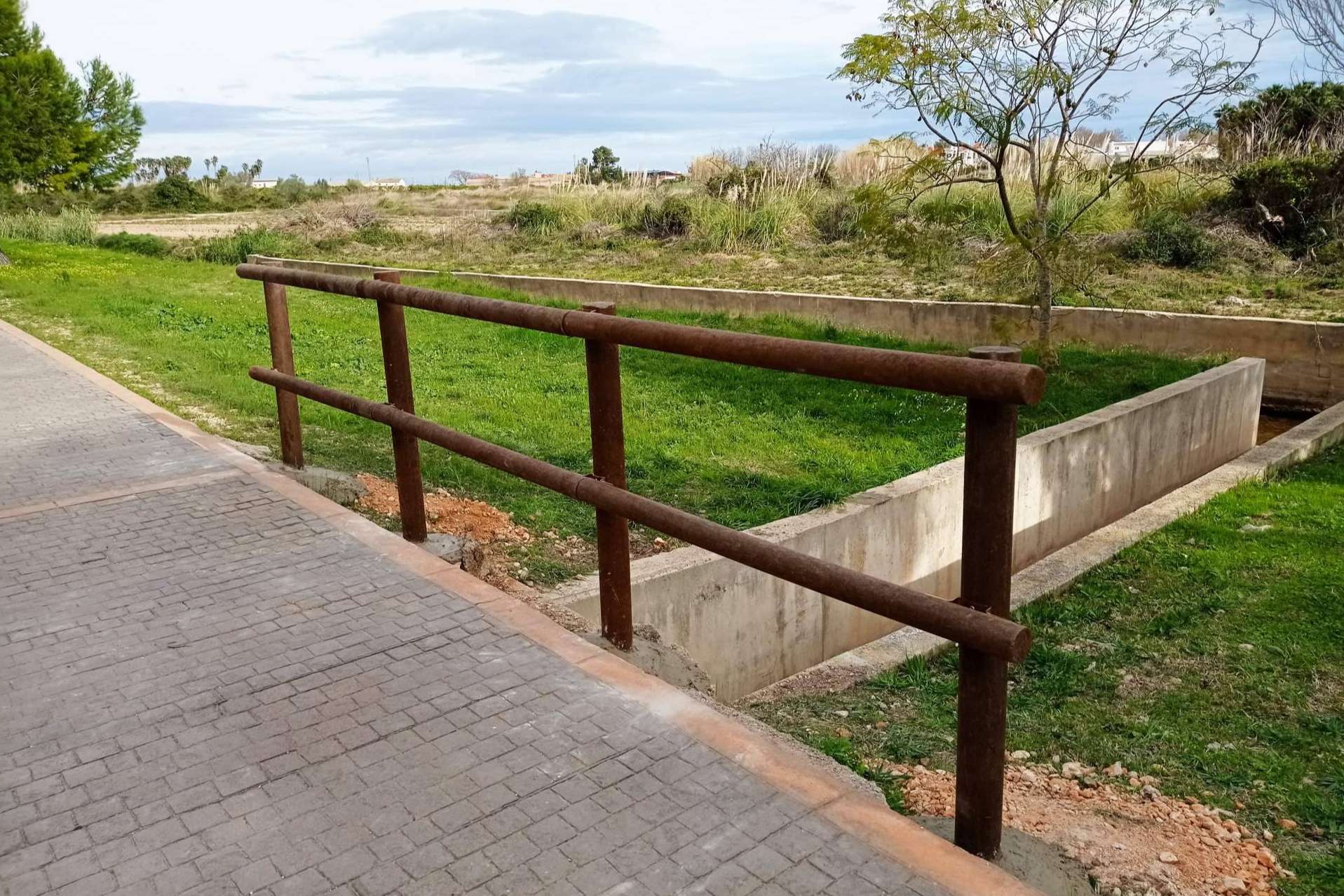 Abadecom Manufacturer SL dispone de vallados de plástico 100 % reciclado