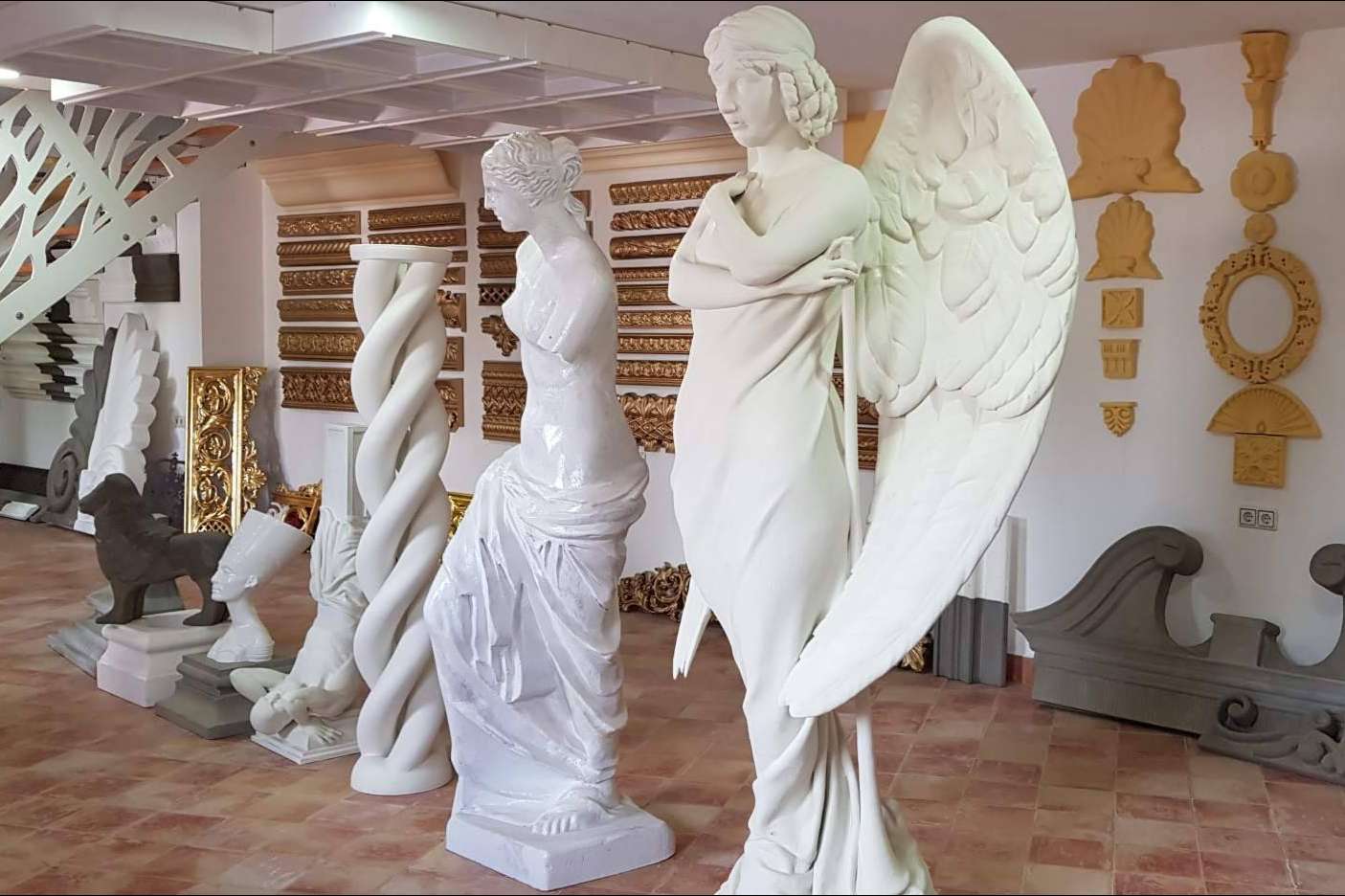 Elementos arquitectónicos y decorativos de vanguardia con el servicio integral de la compañía Sumiseran