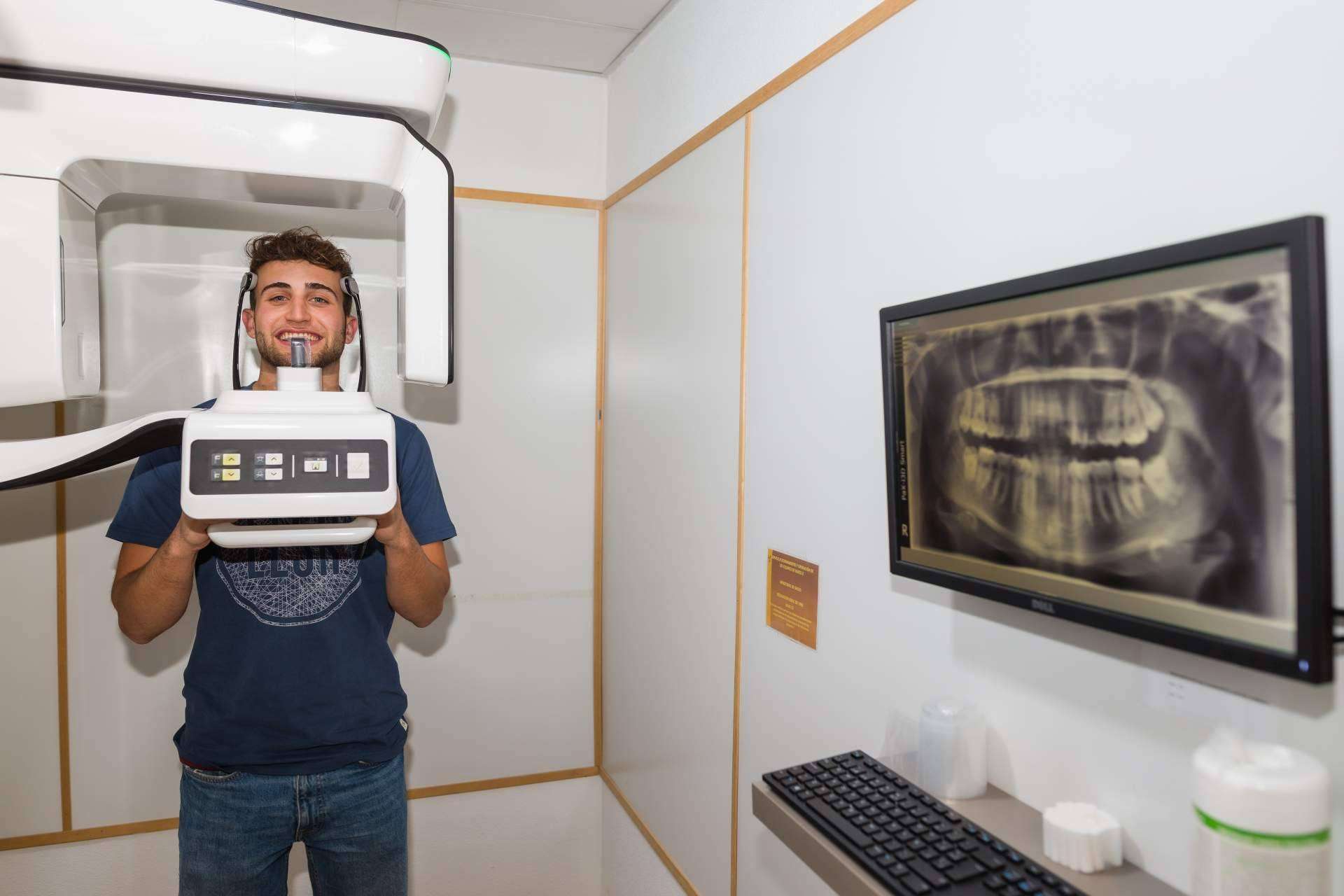 Todo tipo de tratamientos odontológicos para cualquier necesidad en Dental Roca