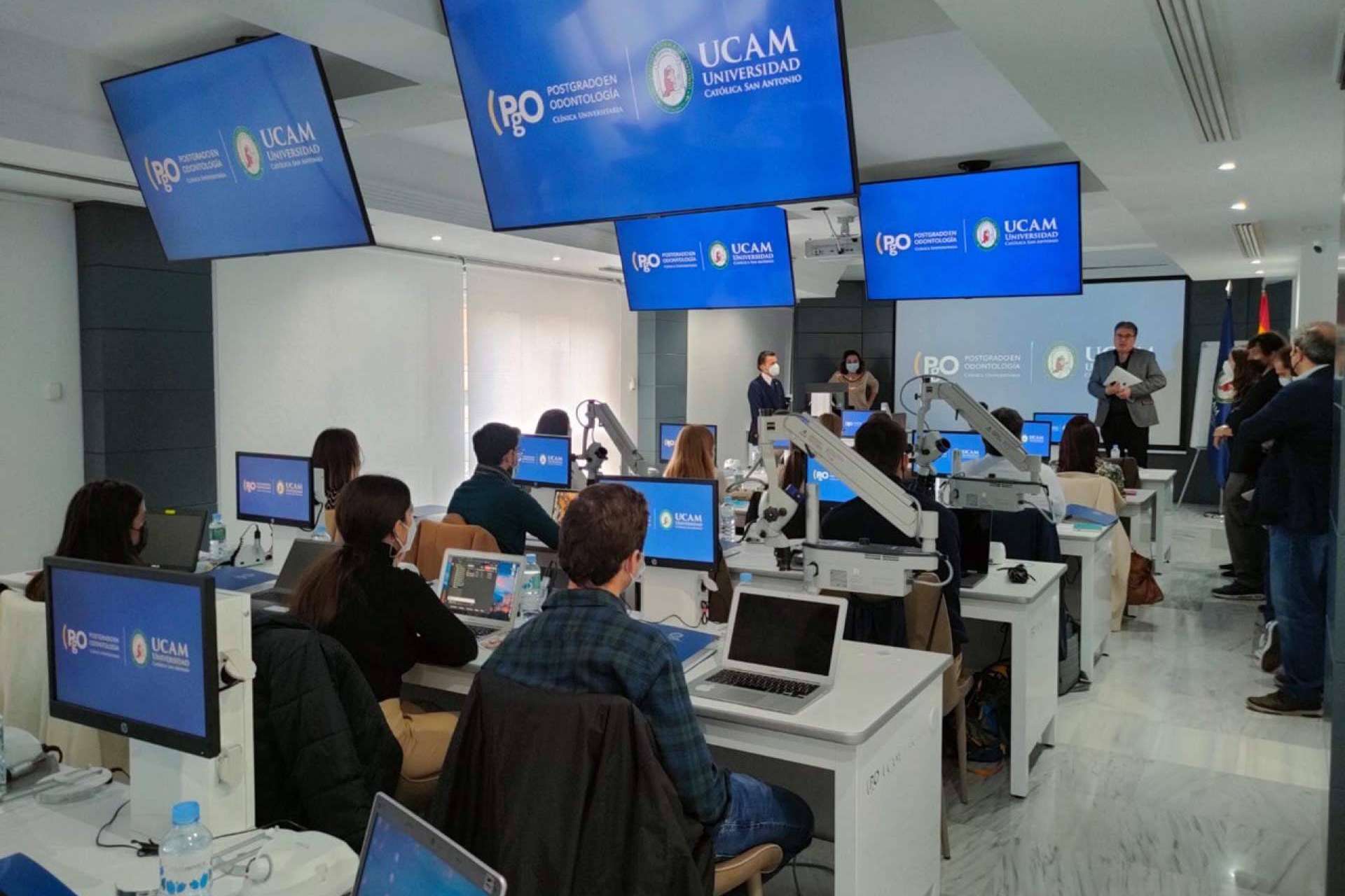 ¿Dónde cursar una Formación en Implantología de Postgrado en Odontología?