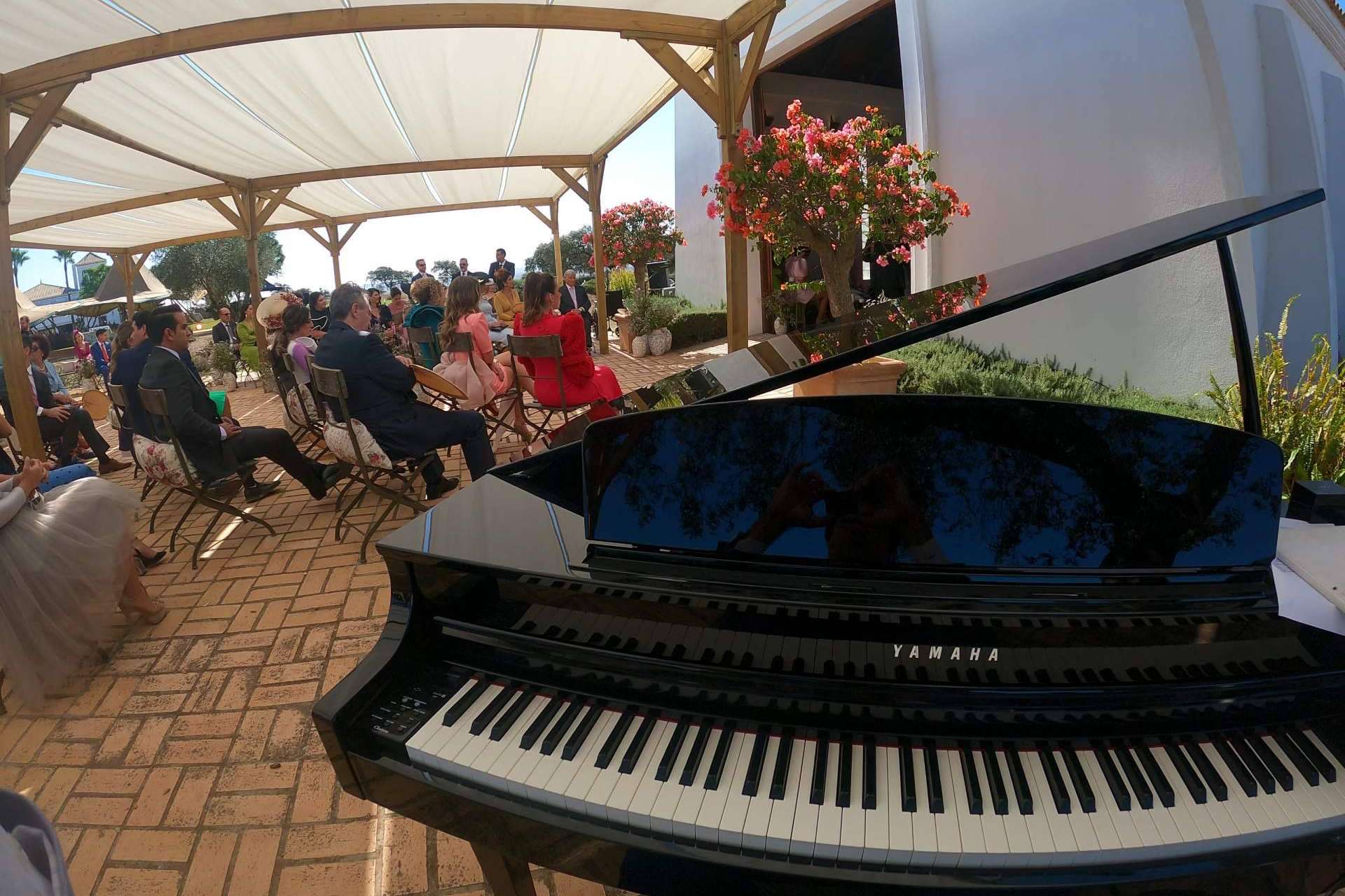 Piano Para Eventos dispone de las mejores canciones para bodas