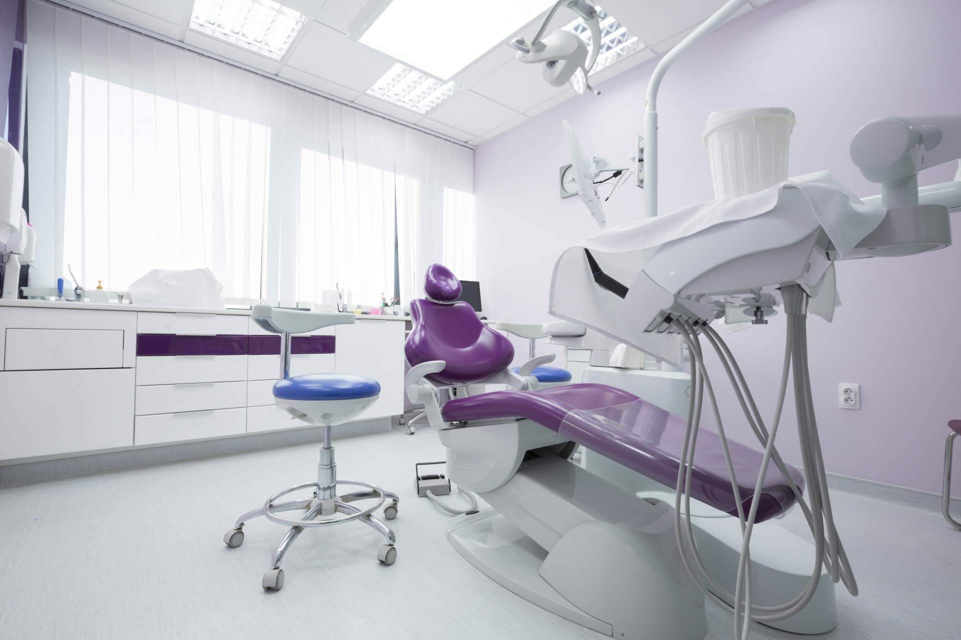 ¿Dónde encontrar un centro de confianza? El Dr. Ignacio Ramírez Caballero y la clínica Doctores Dental Alicante