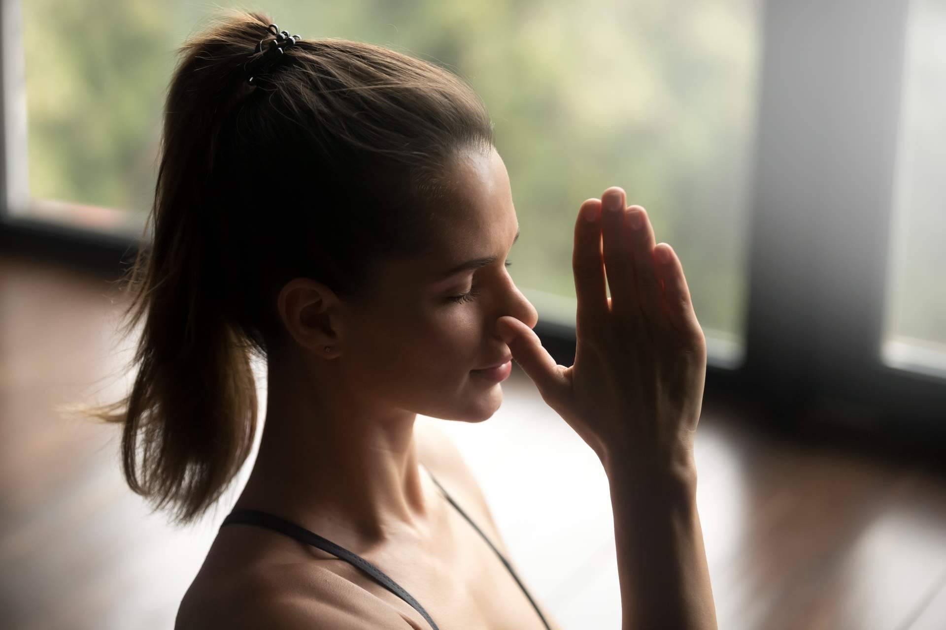 La plataforma especializadas Pranayama.pro explica qué es el pranayama