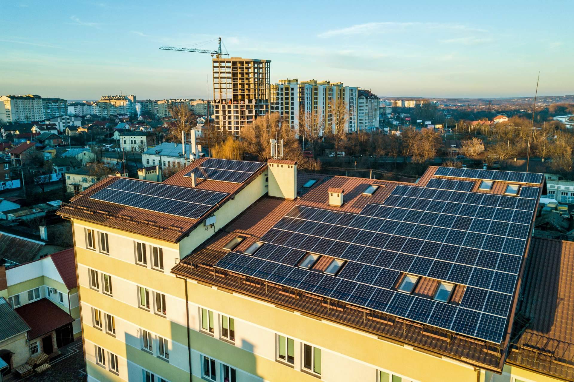 Ingeniería MASRED explica por qué escoger compartir una instalación de placas solares