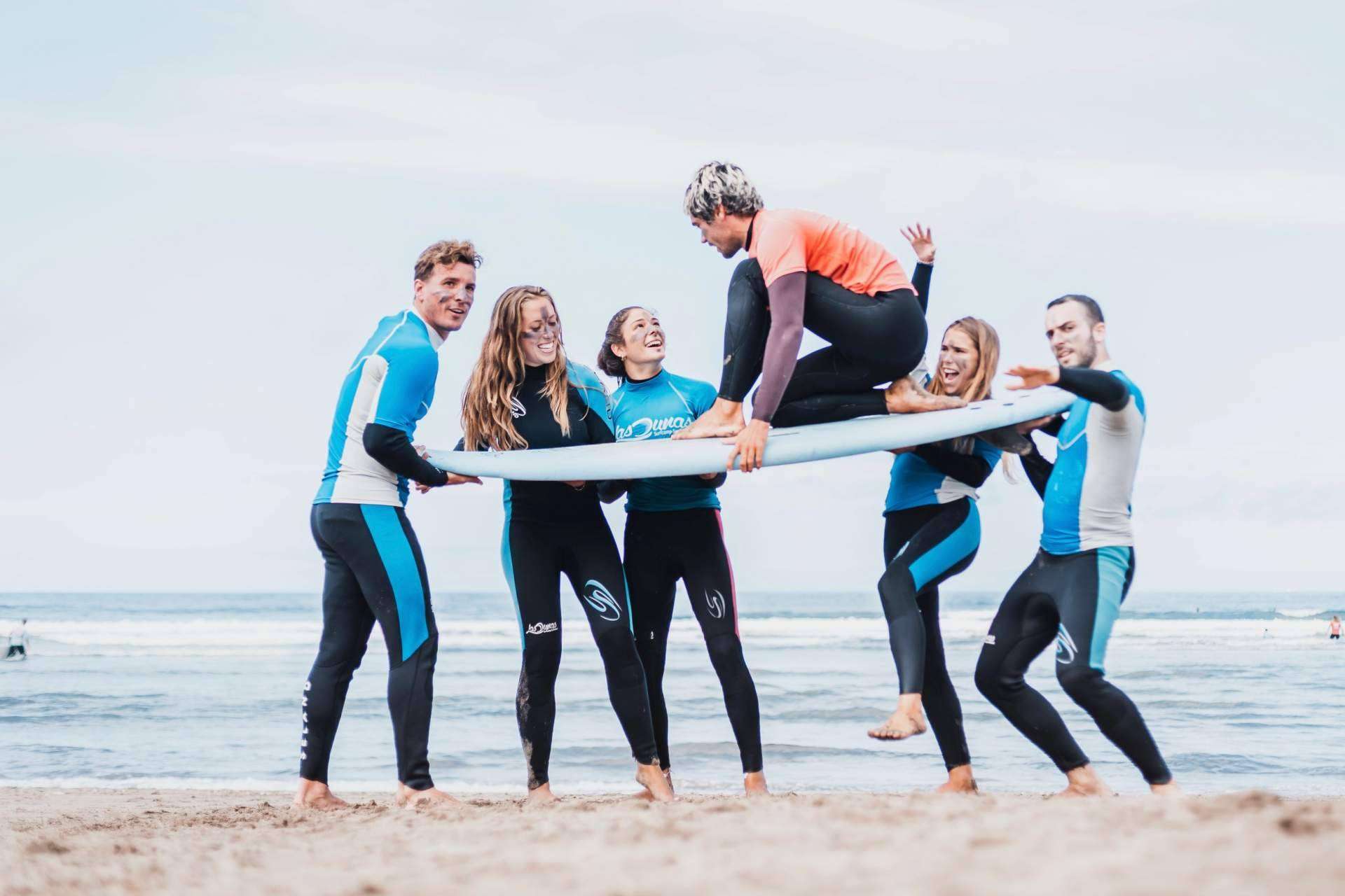 Family Surfers - Surfcamp Las Dunas, el destino de moda entre los más jóvenes