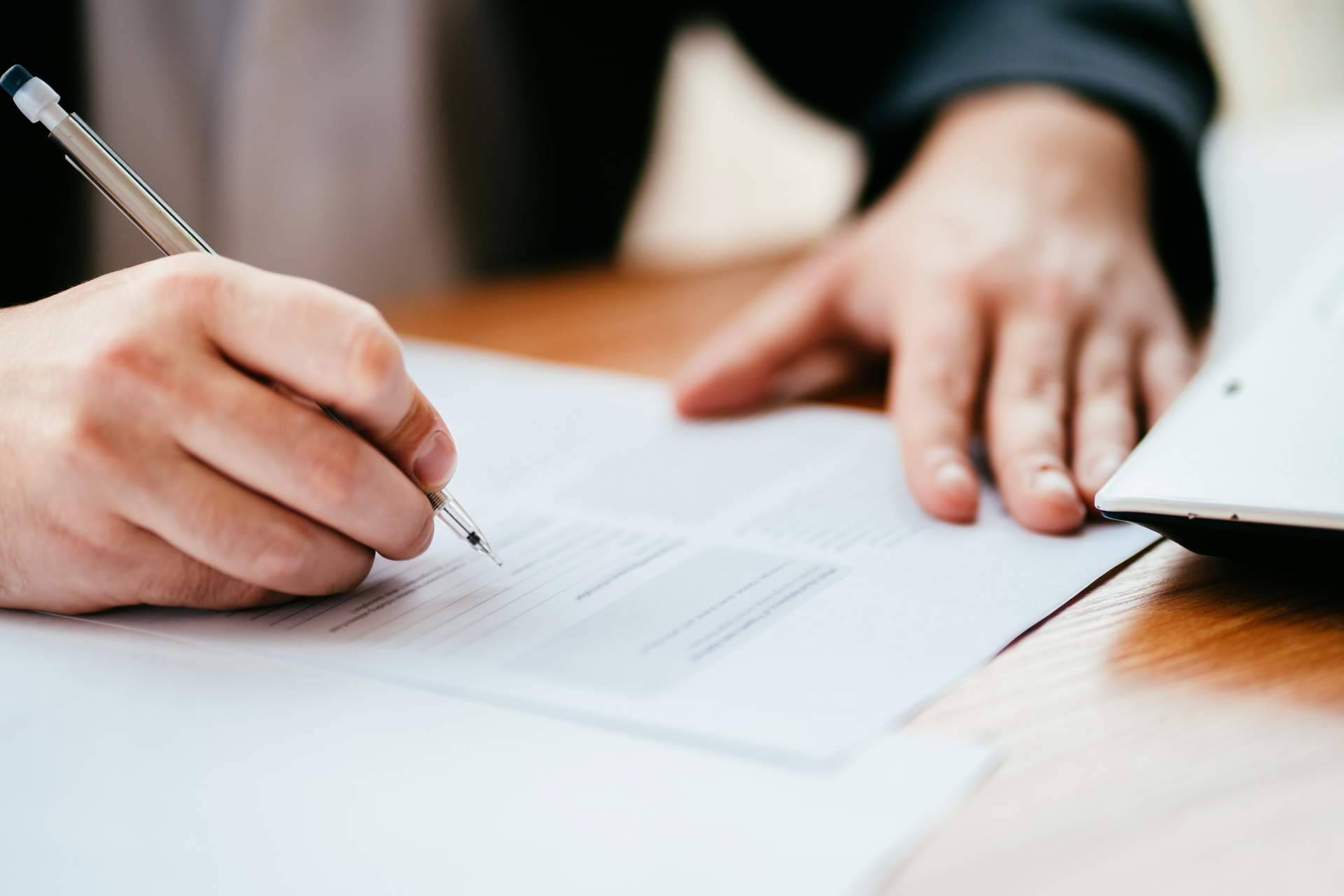 Solicitar el trabajo de un perito calígrafo judicial de la mano de ASEIIP