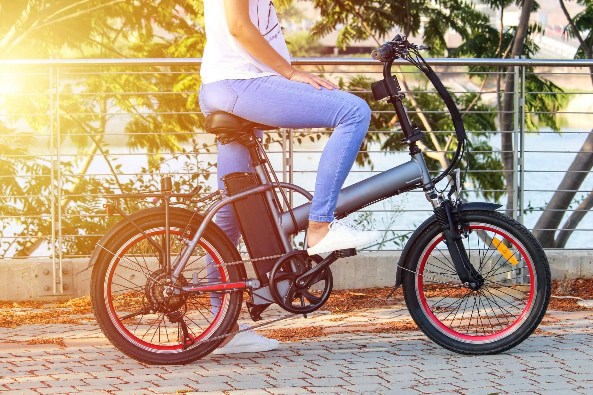 Las subvenciones en la compra de motos eléctricas, de la mano de la firma Emotobike