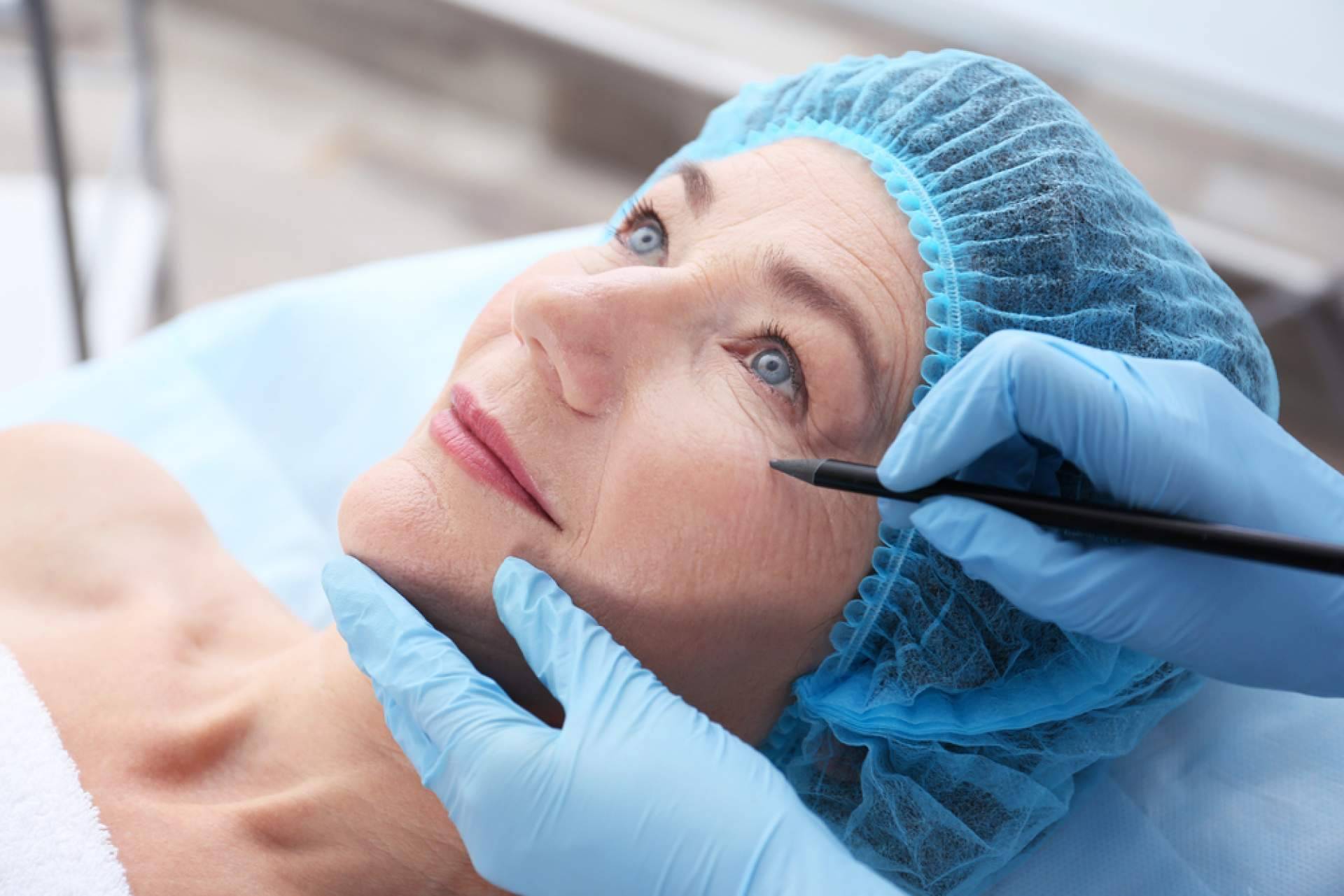 Combatir los signos de la edad con el lifting facial de A2Clínic
