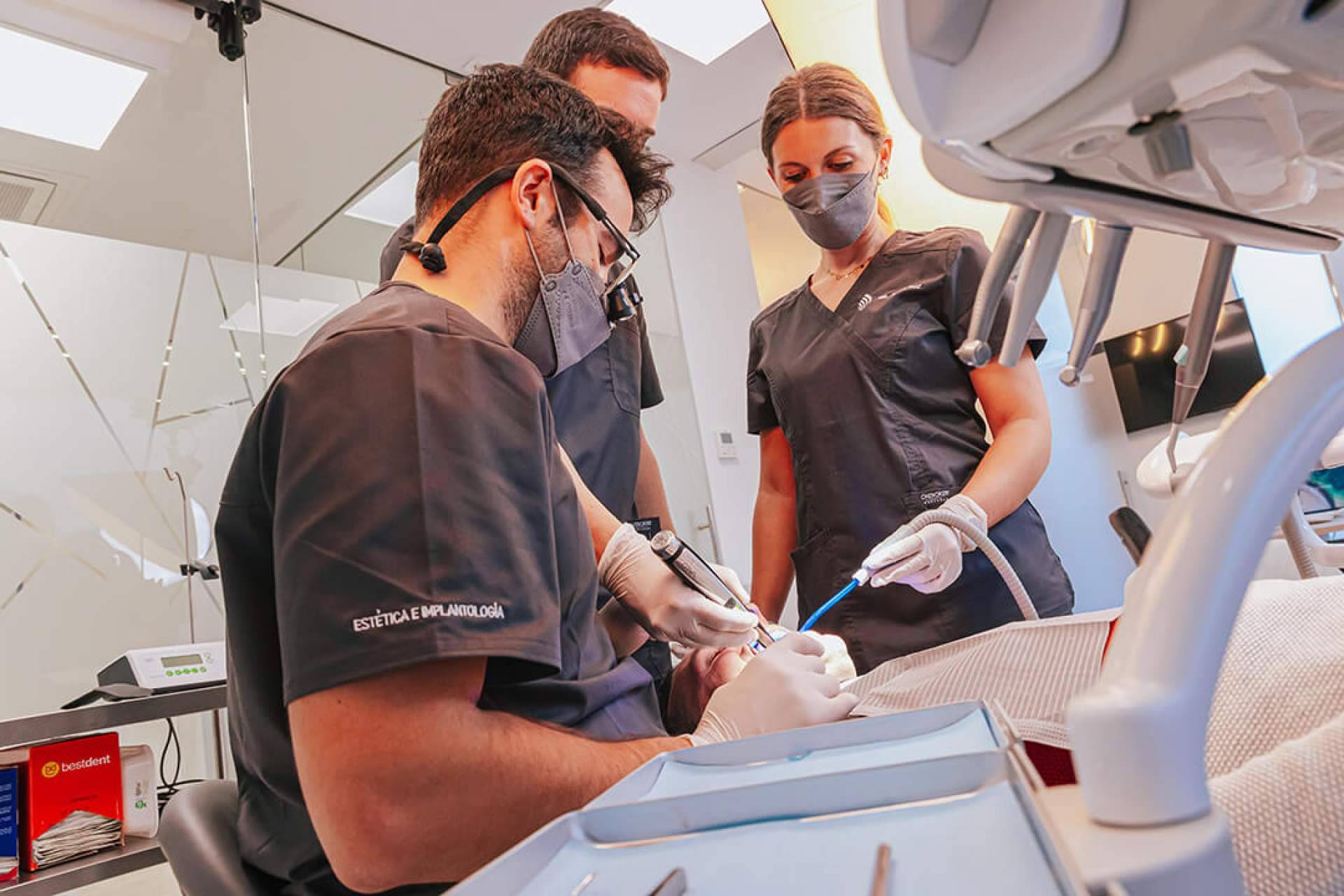 Las carillas dentales de la clínica de Estética e Implantología Dental del Dr. Jesús Ruz