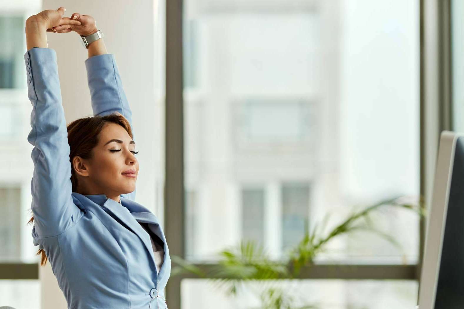 Los ejercicios de ergonomía en el puesto de trabajo de la mano de WellWo