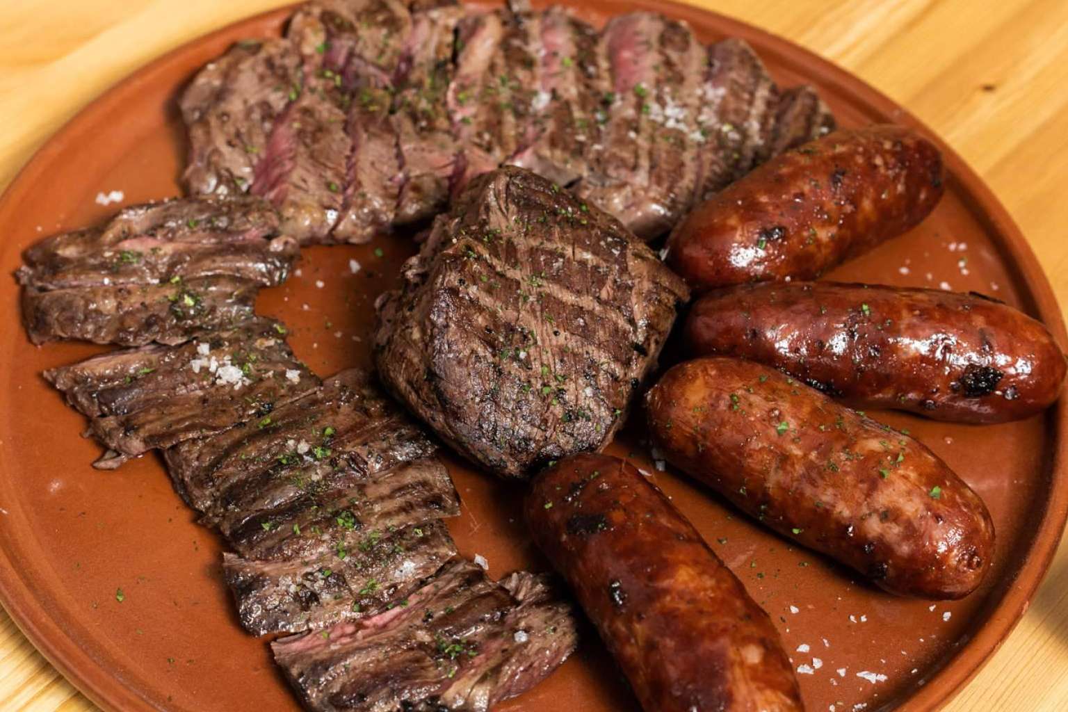 Tío Joe, el restaurante con música en vivo Barcelona que está conquistando a los barceloneses por su propuesta culinaria y ambiente único