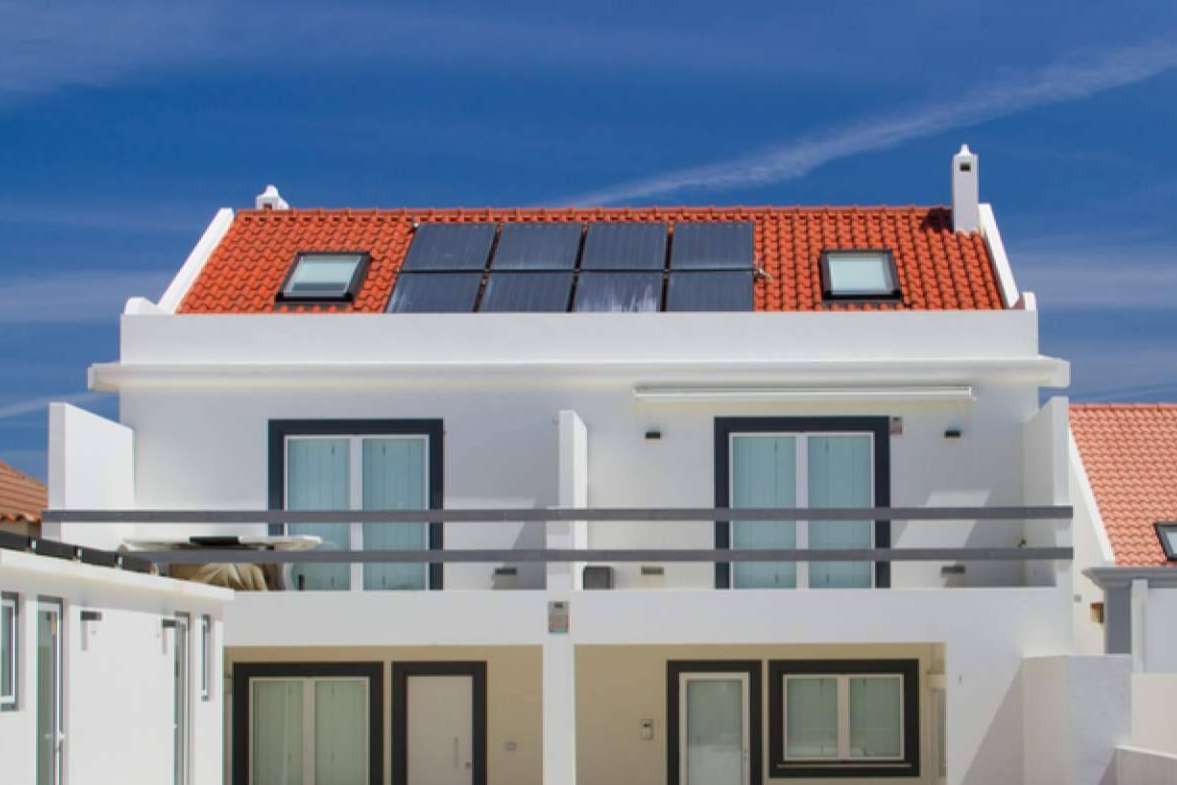 Instalación de placas solares para mejorar la calidad de vida familiar