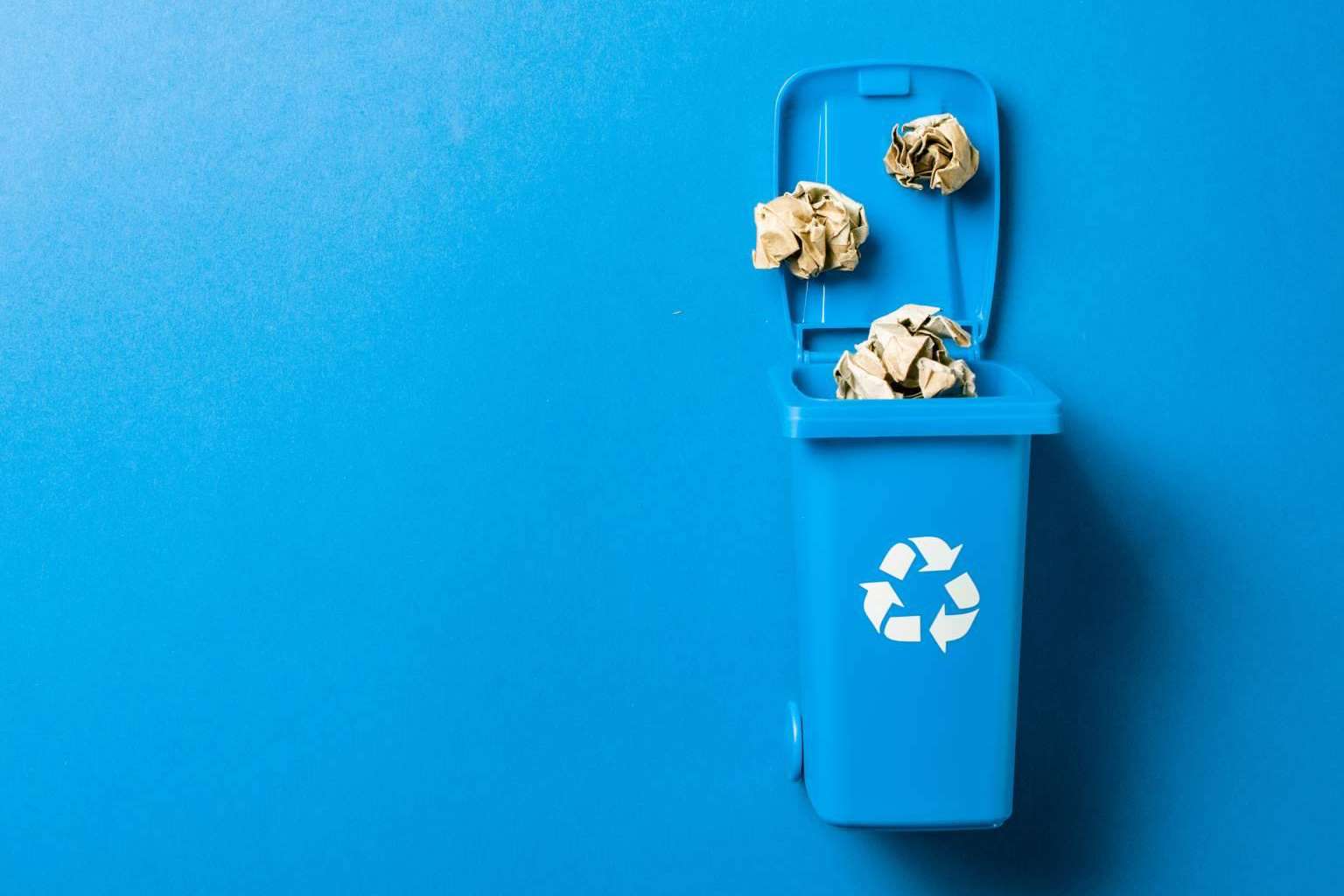 Dataeraser apuesta por reciclar papel para las empresas