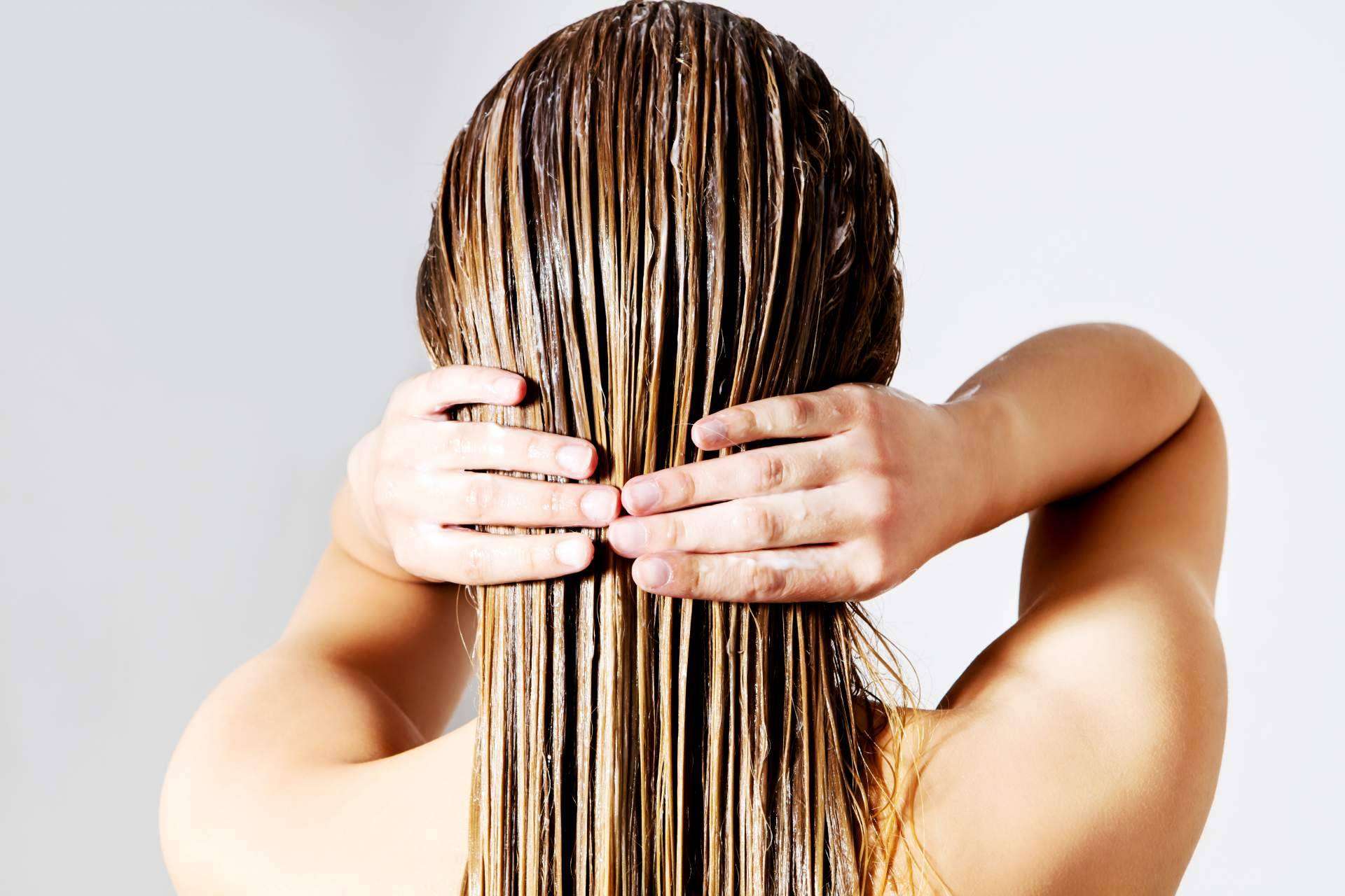 Aceites y sérums para cuidar el cabello en verano, de la mano de Saw Palmetto