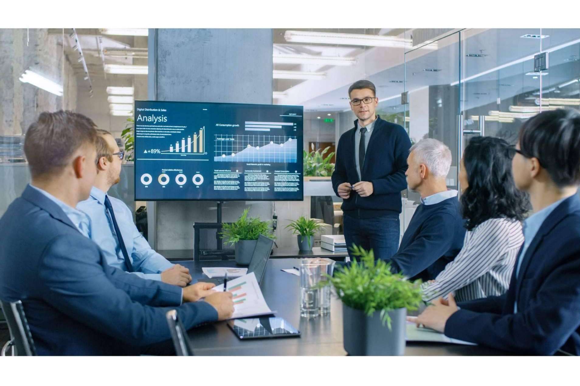 ¿Cuáles son las ventajas de tener un economista outsourcing en una empresa?