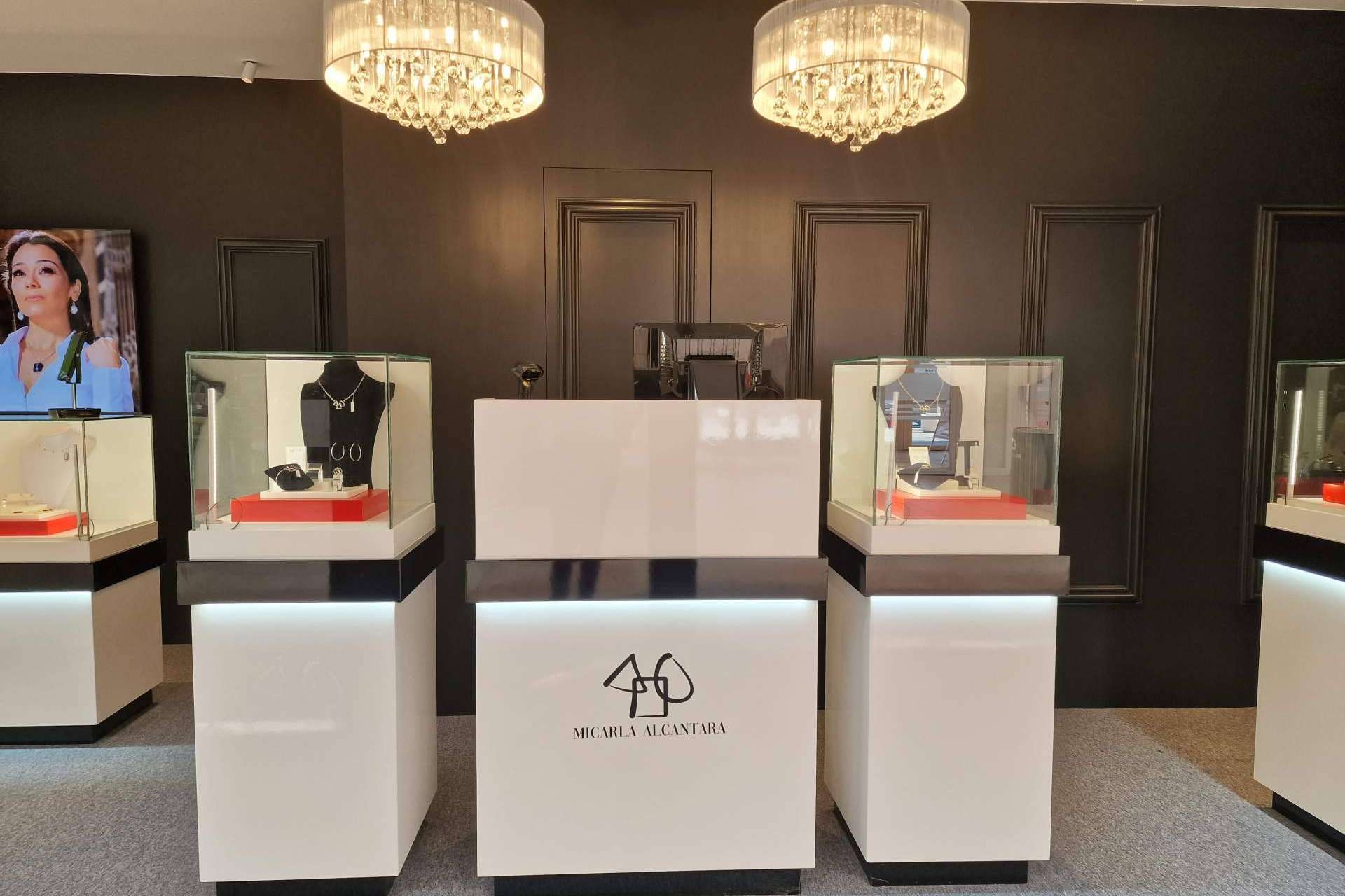 Inauguración de la primera tienda física de Geometrix joyas, una marca en plena expansión