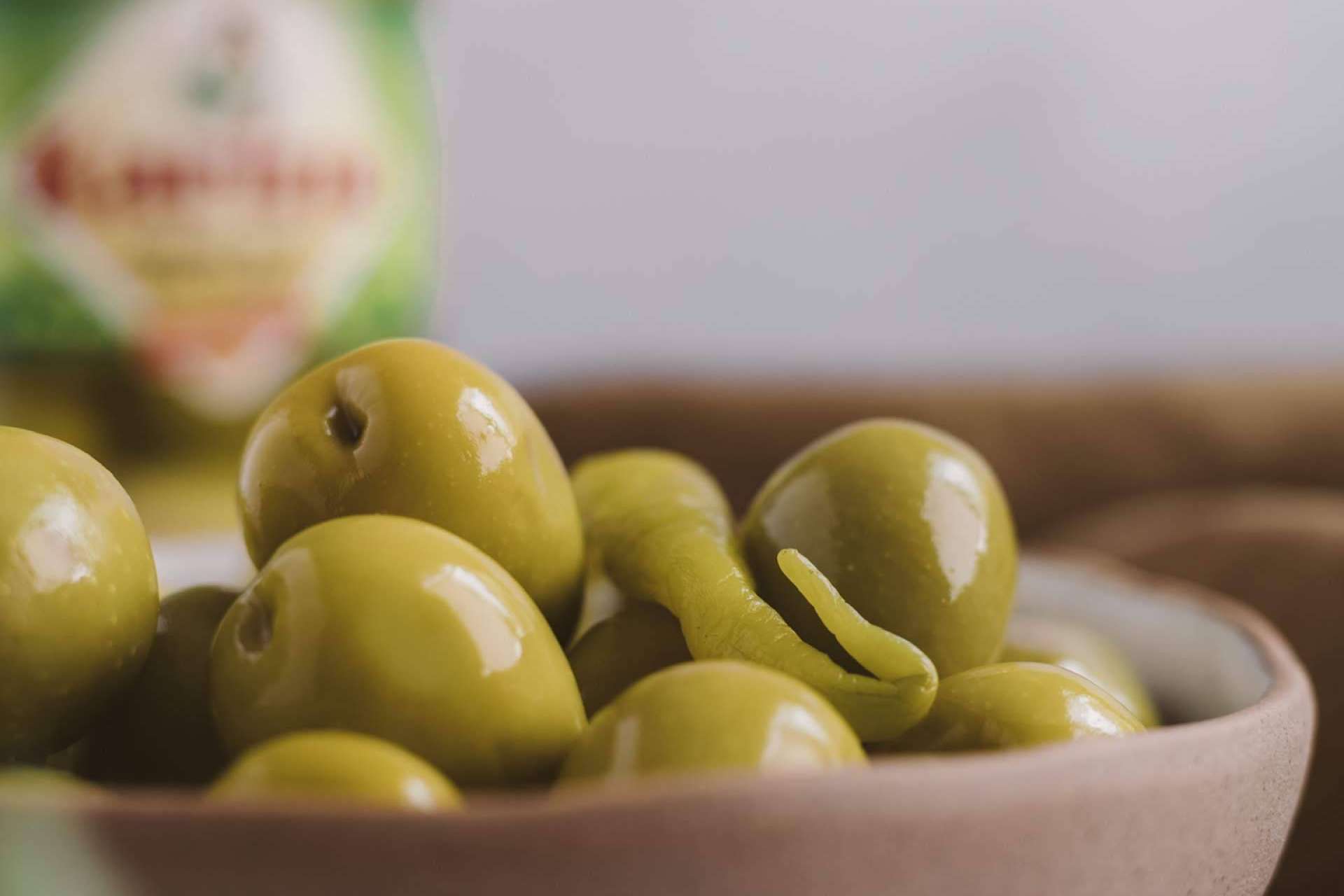 Ventajas del consumo de aceitunas con anchoas, de la mano de Karina