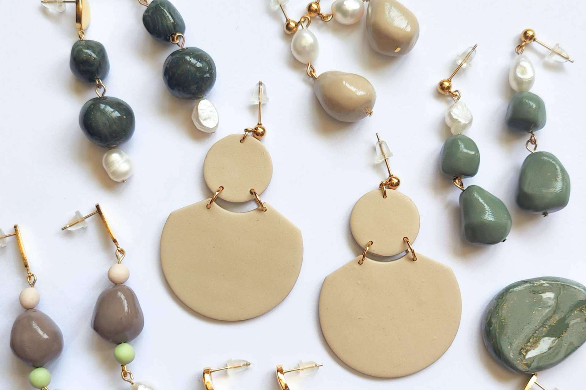 Adquirir joyas artesanales en Maialen Co., accesorios ideales para el verano