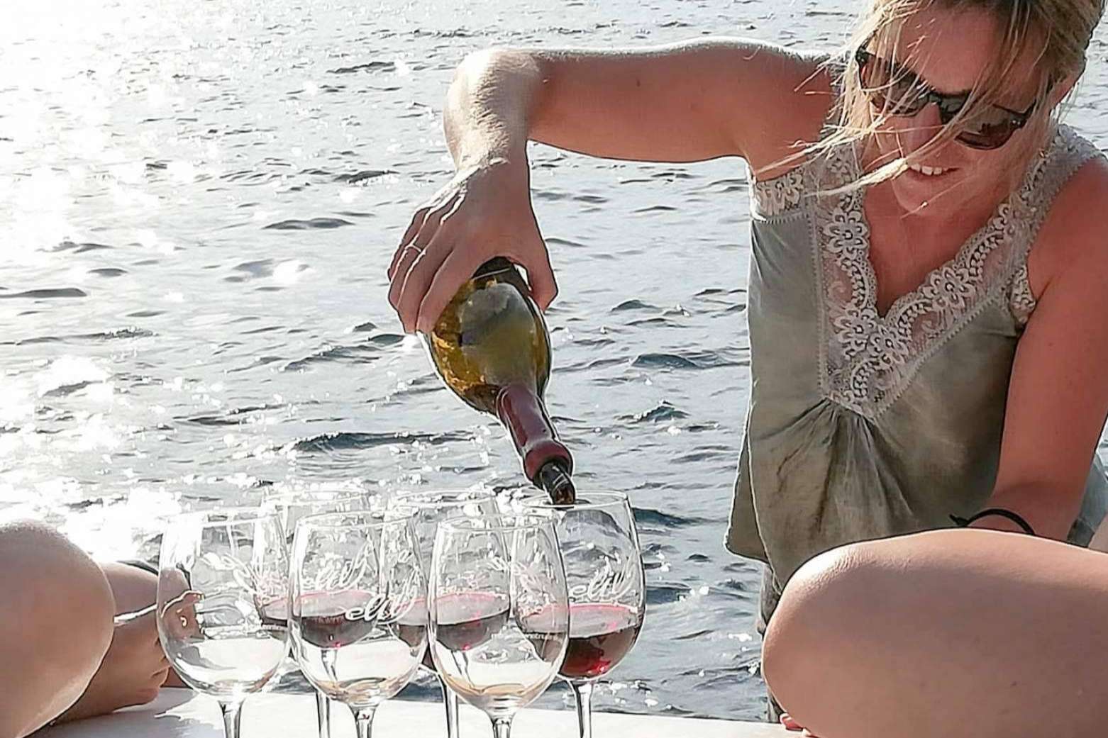 Catas comparativas de vino submarino en embarcaciones, la gran experiencia de degustación posible gracias a ElixSea
