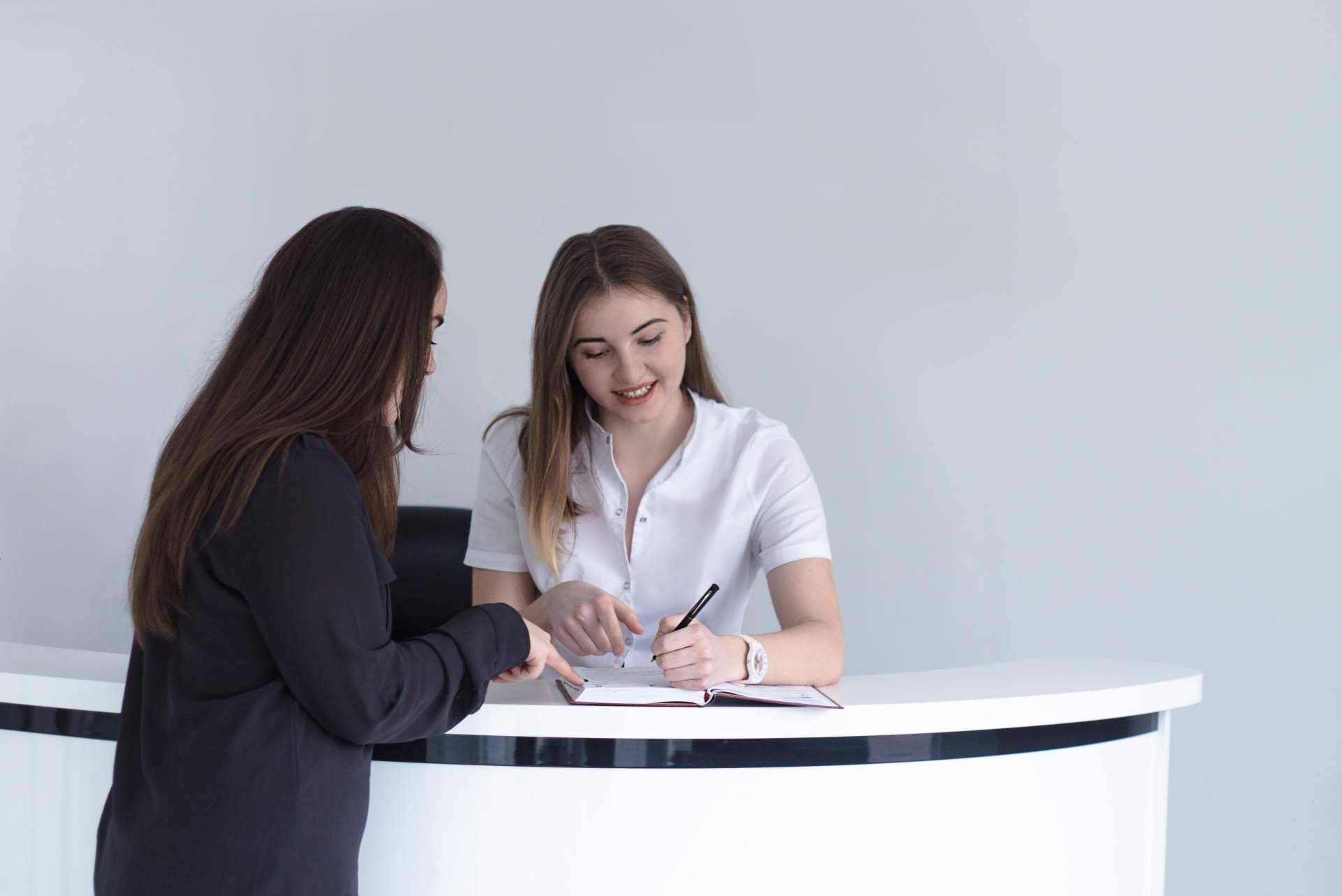 La formación en upselling de los recepcionistas incrementa los ingresos del hotel