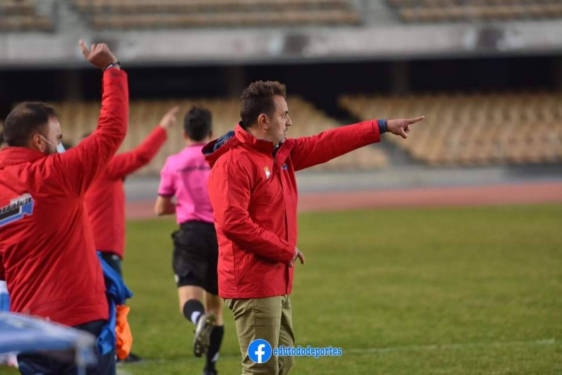 La trayectoria y el futuro del entrenador de fútbol profesional UEFA Pro, Joaquín Poveda