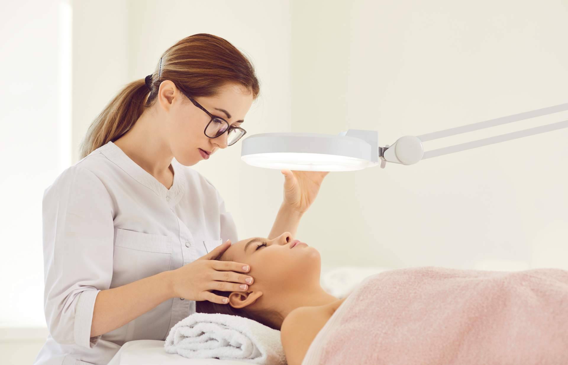 Las principales diferencias entre la medicina estética y la cirugía estética, por el Doctor Luigi Grossi