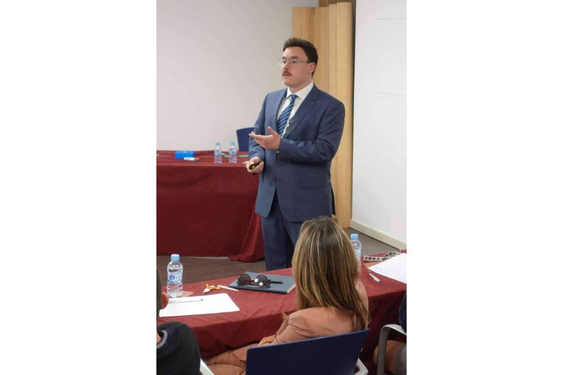 Fernando Miralles, asistencia total en sus formaciones de hablar en público en Madrid, Barcelona, Valencia y Andorra