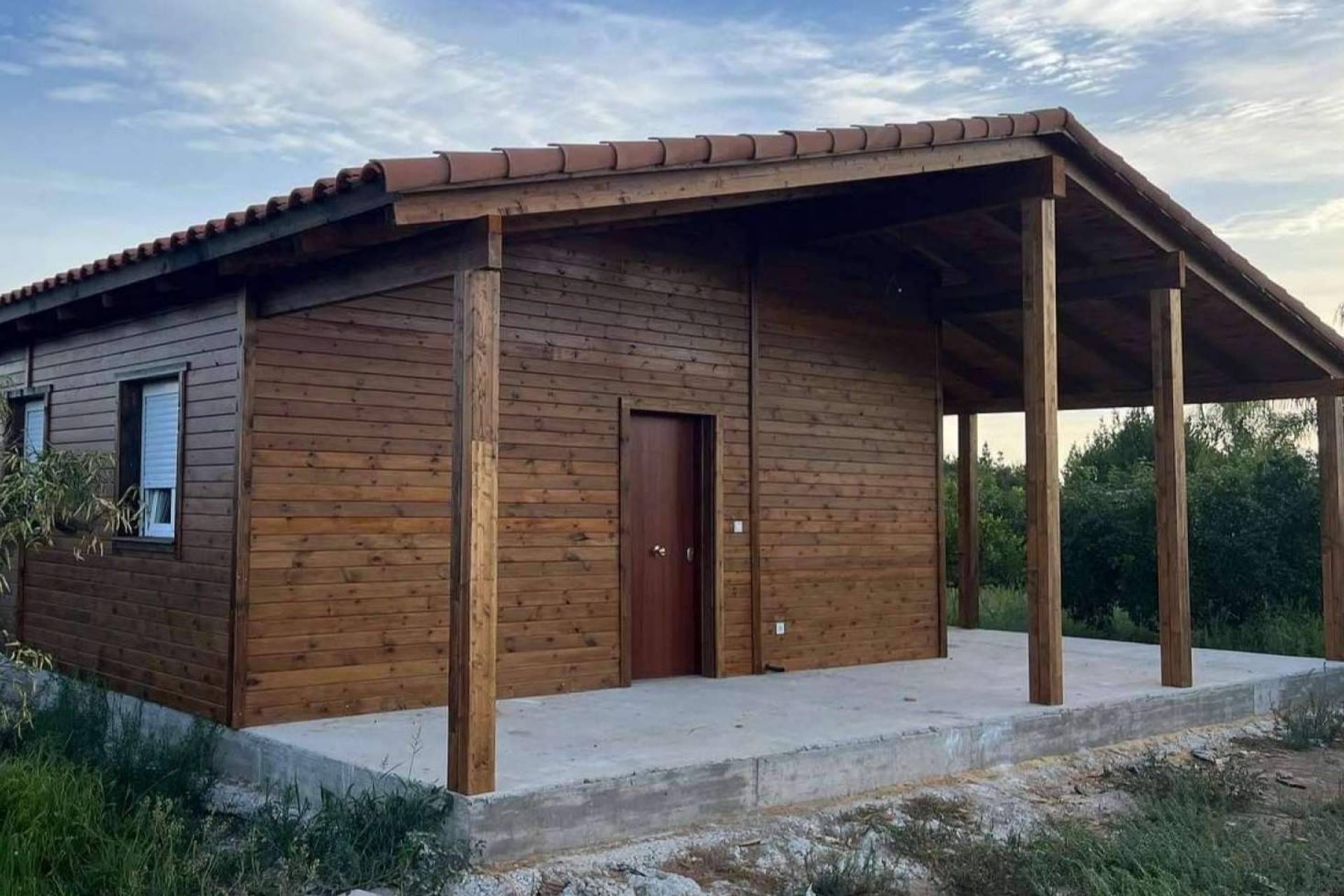 Grupo Delmader, casas de madera prefabricadas, porches, pérgolas, cenadores y bungalows