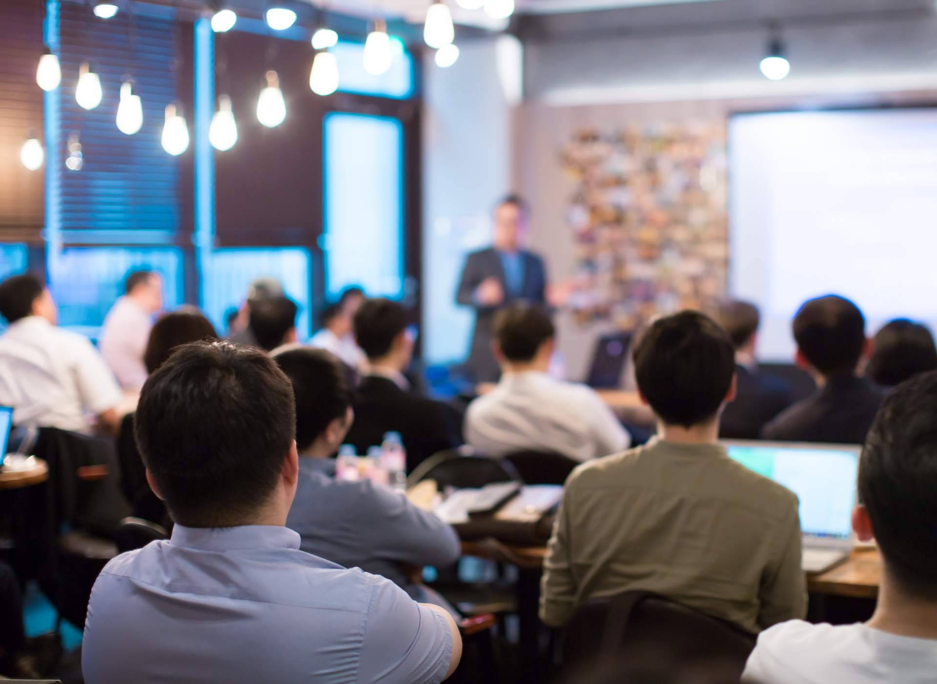 Empezar cursos de inglés en la empresa nunca ha sido tan fácil, gracias a Learn Hot English