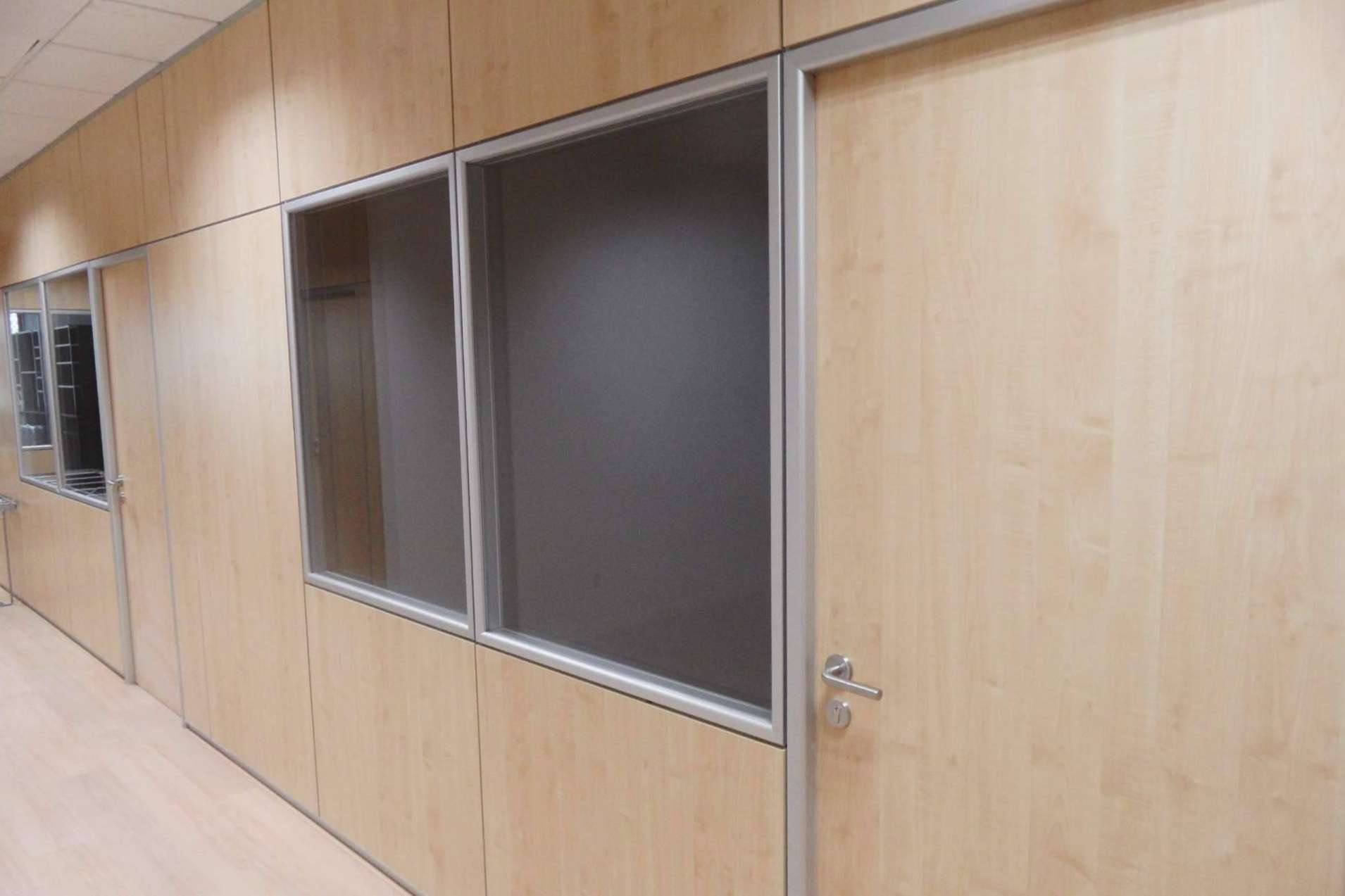 La colección de mamparas de oficina de OfficeDeco