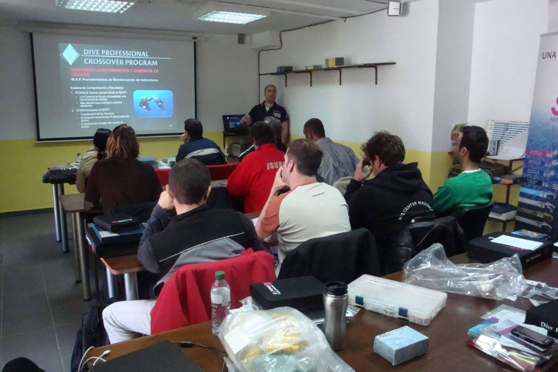 Scuba Plus ofrece la opción de convertirse en un instructor de buceo con su curso de Dive Guide