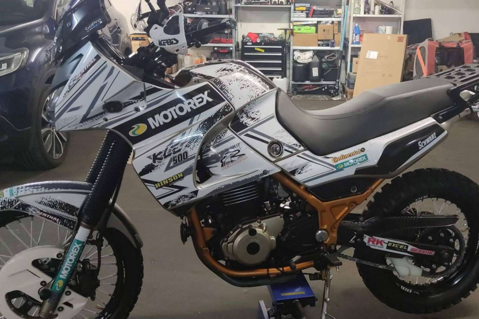Plásticos y adhesivos para motos offroad, de la mano de ADHESIVOSEMBARRADOS