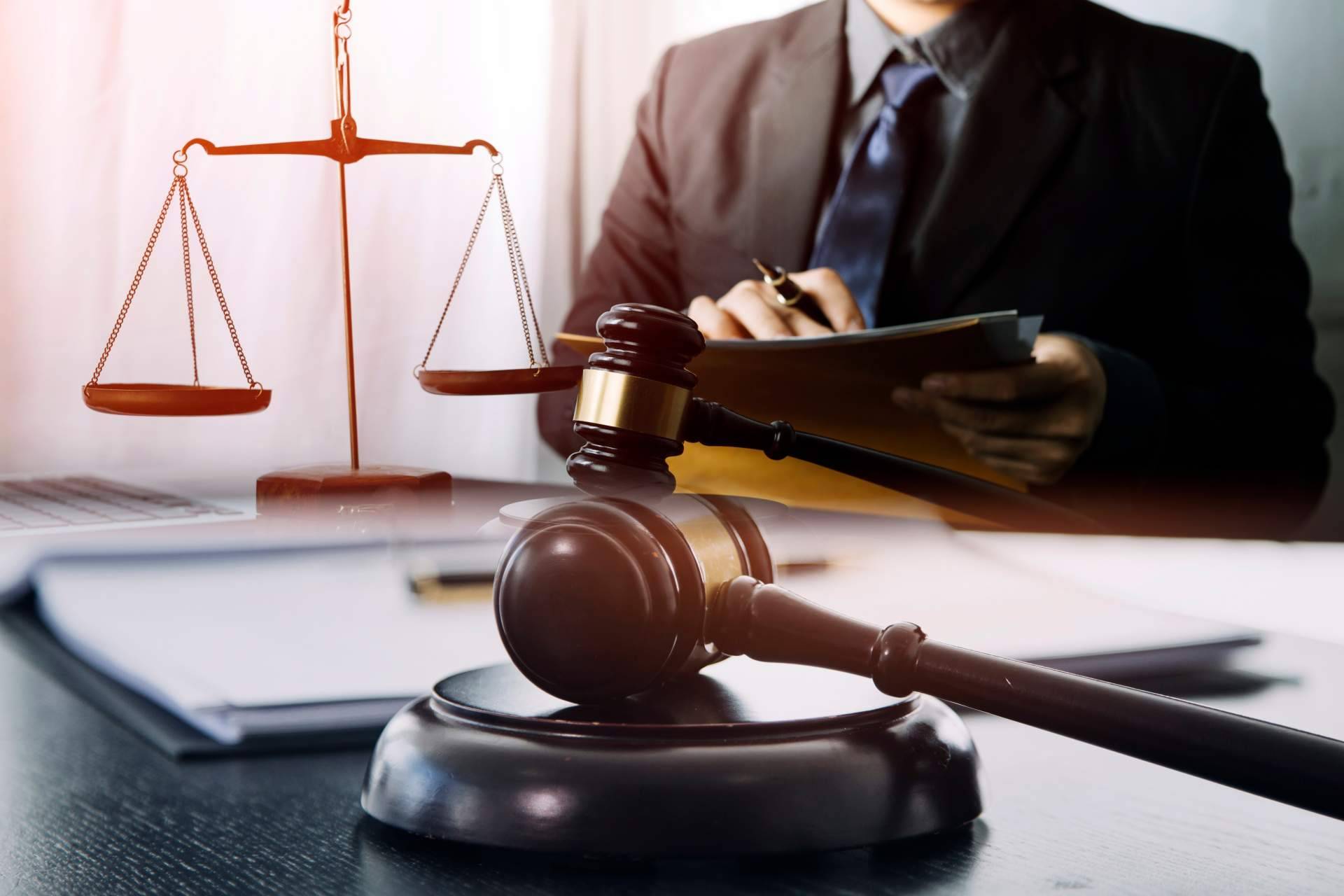 ¿Cuáles son los requisitos e instrucciones disponibles para adquirir el permiso de arraigo por formación?, con Legalcity