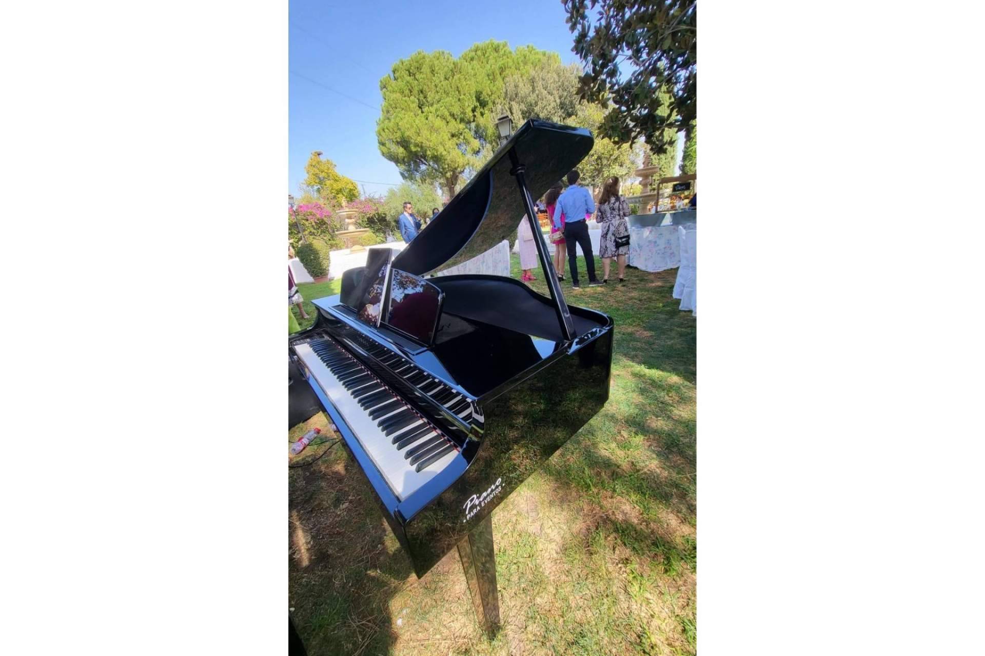 Piano Para Eventos acompaña a los novios en uno de los días más importantes de su vida