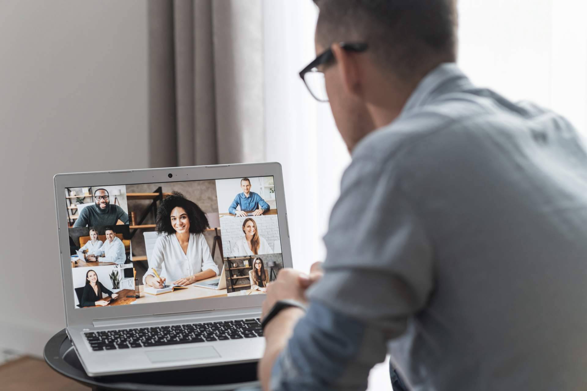 Cursos por videoconferencias en directo con IOE Business School
